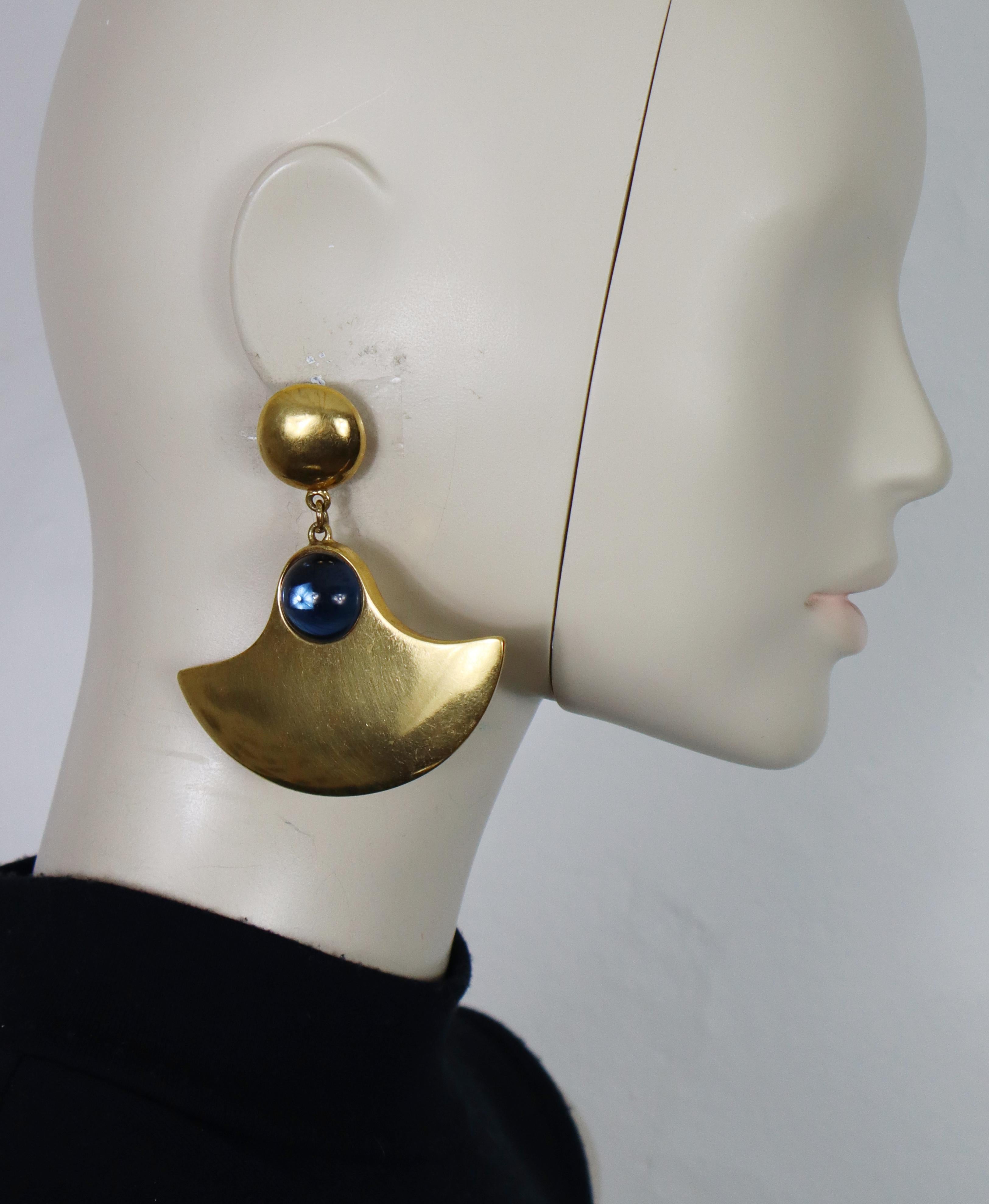 YVES SAINT LAURENT oversized vintage fan shaped gold tone dangling earrings (clip-on) embellished with a blue glass cabochon.

Embossed YSL Made in France.

Indicative measurements : height approx. 8.3 cm (3.27 inches) / max. width approx. 7.8 cm