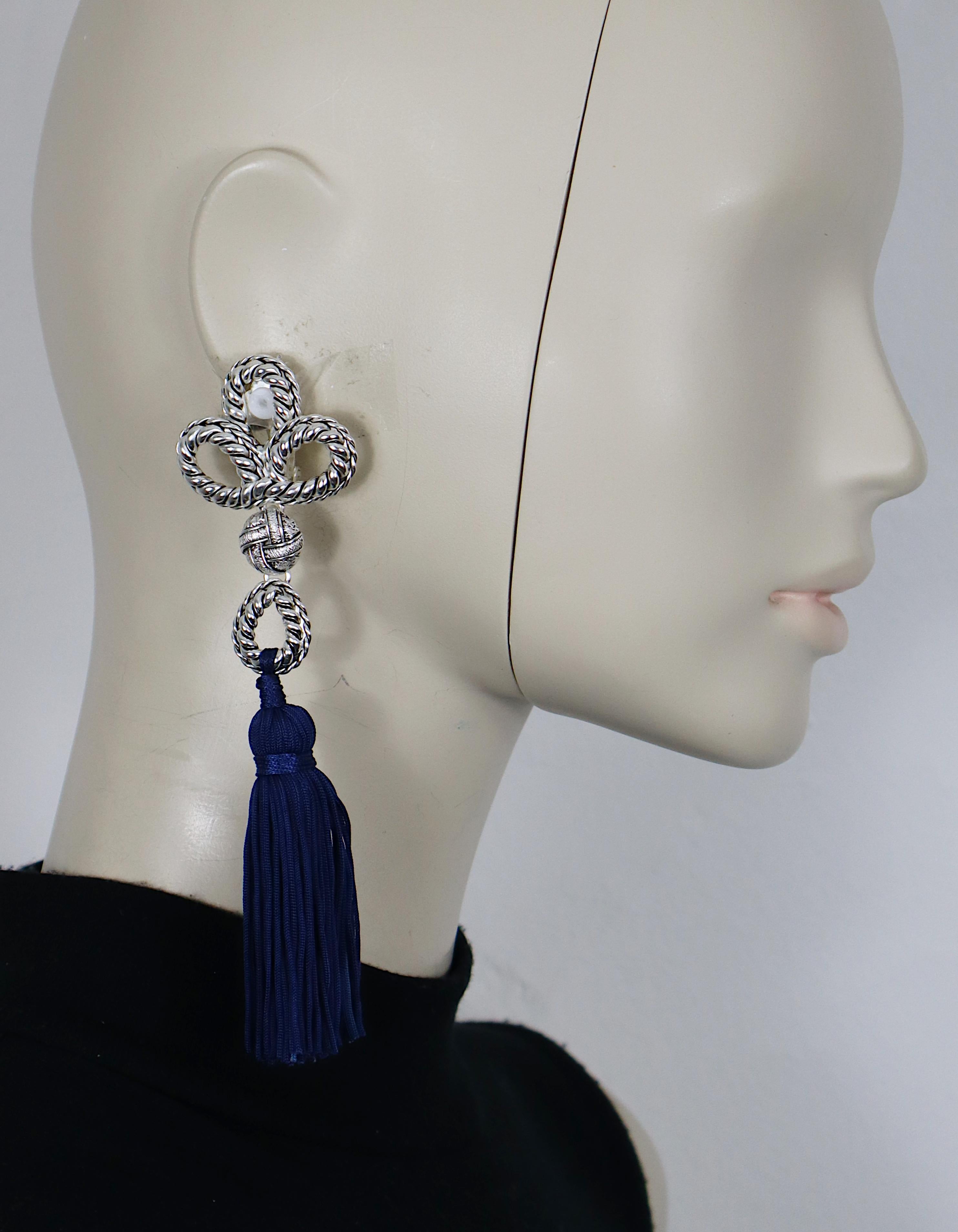 YVES SAINT LAURENT vintage silver tone dangling earrings (clip-on) embellished with a blue passementerie tassel.

Embossed YSL Made in France.

Indicative measurements : height approx. 14 cm (5.51 inches) / max width approx. 4 cm (1.57