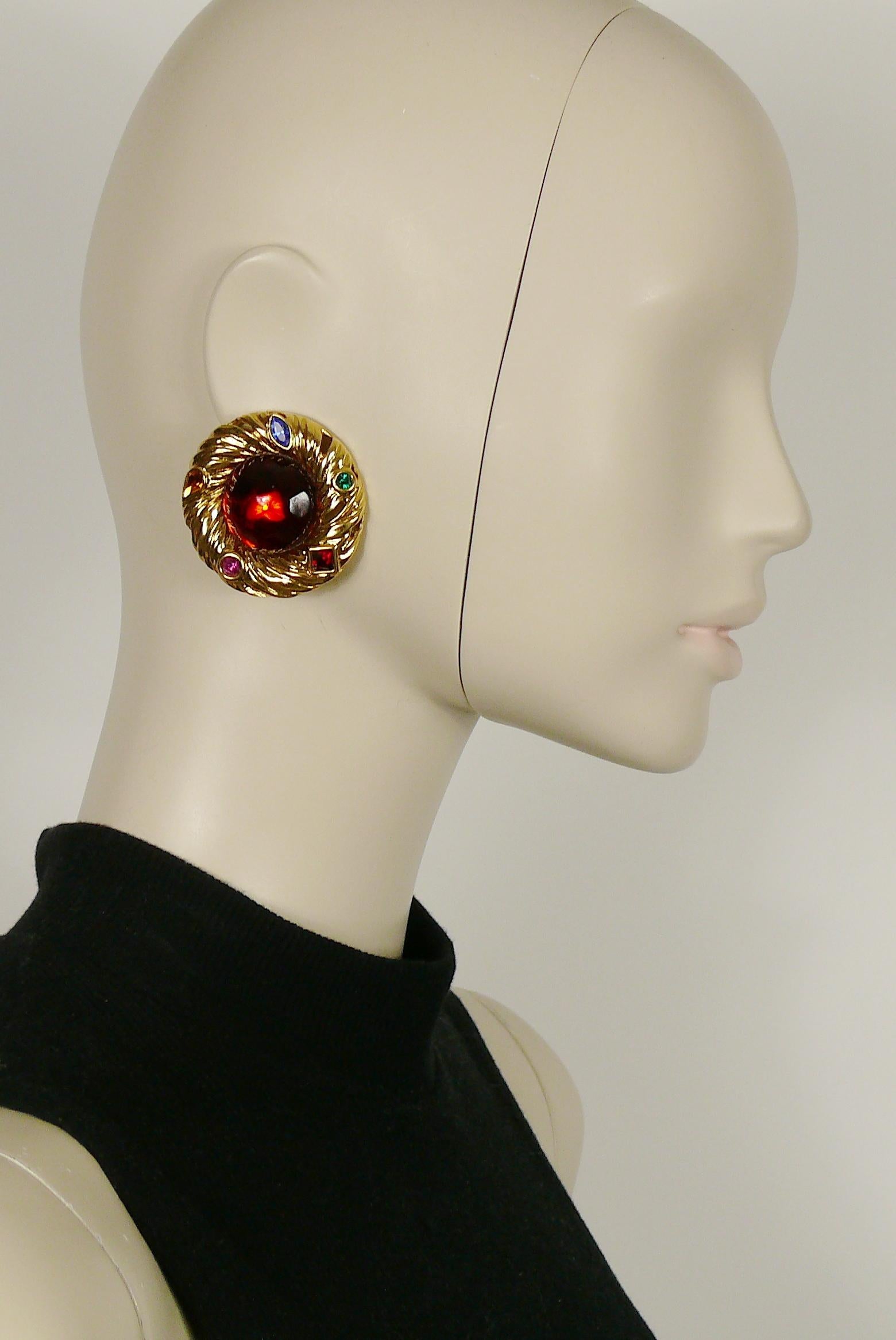 YVES SAINT LAURENT vintage gold toned nest design clip-on earrings featuring a large red resin cabochon center and multicolored crystals.

Embossed YSL Made in France.

Indicative measurements : diameter approx. 4.5 cm (1.77 inches).

NOTES
- This