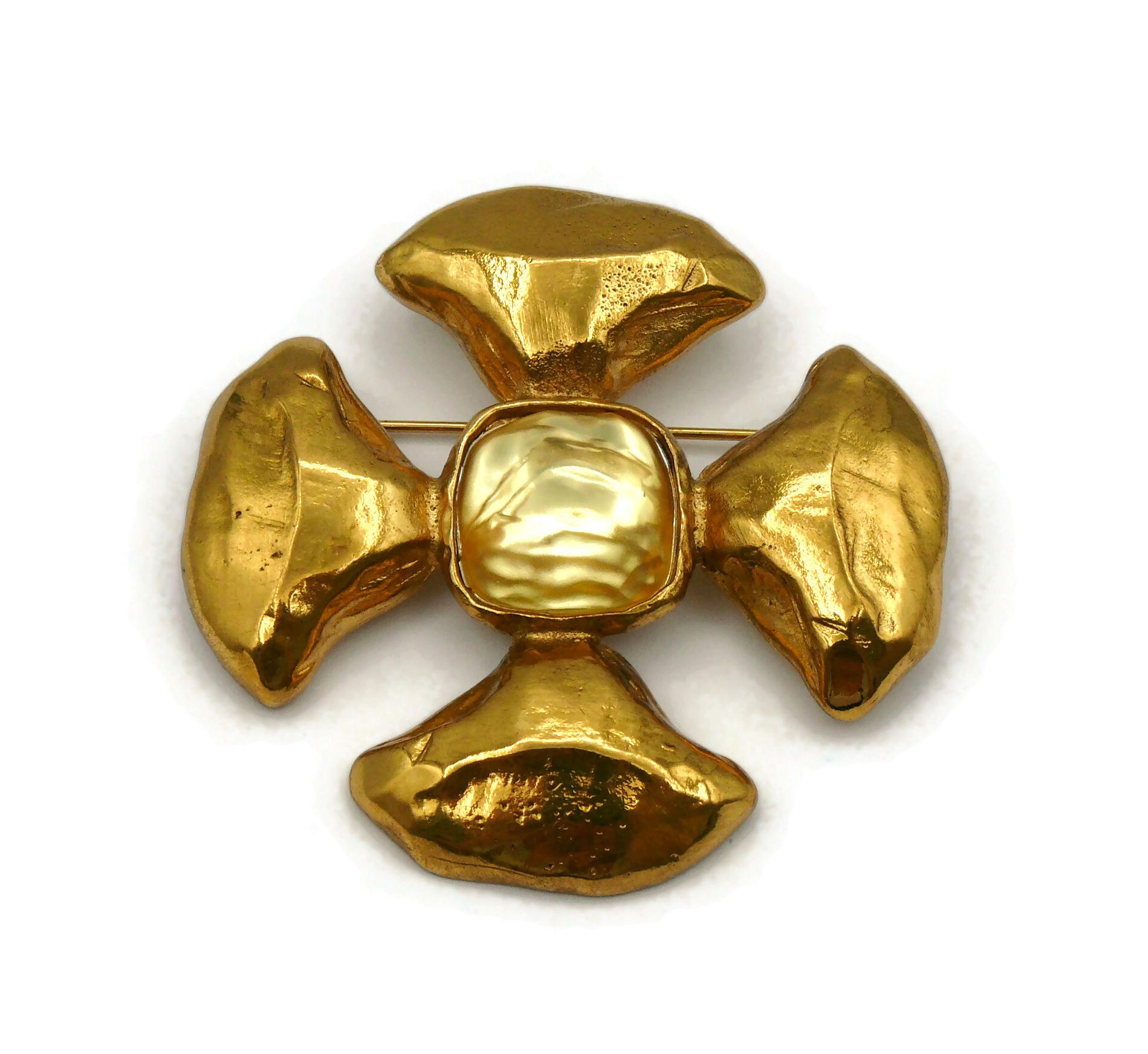 YVES SAINT LAURENT YSL Vintage Resin Cabochon Maltese Cross Brooch Pendant In Good Condition For Sale In Nice, FR