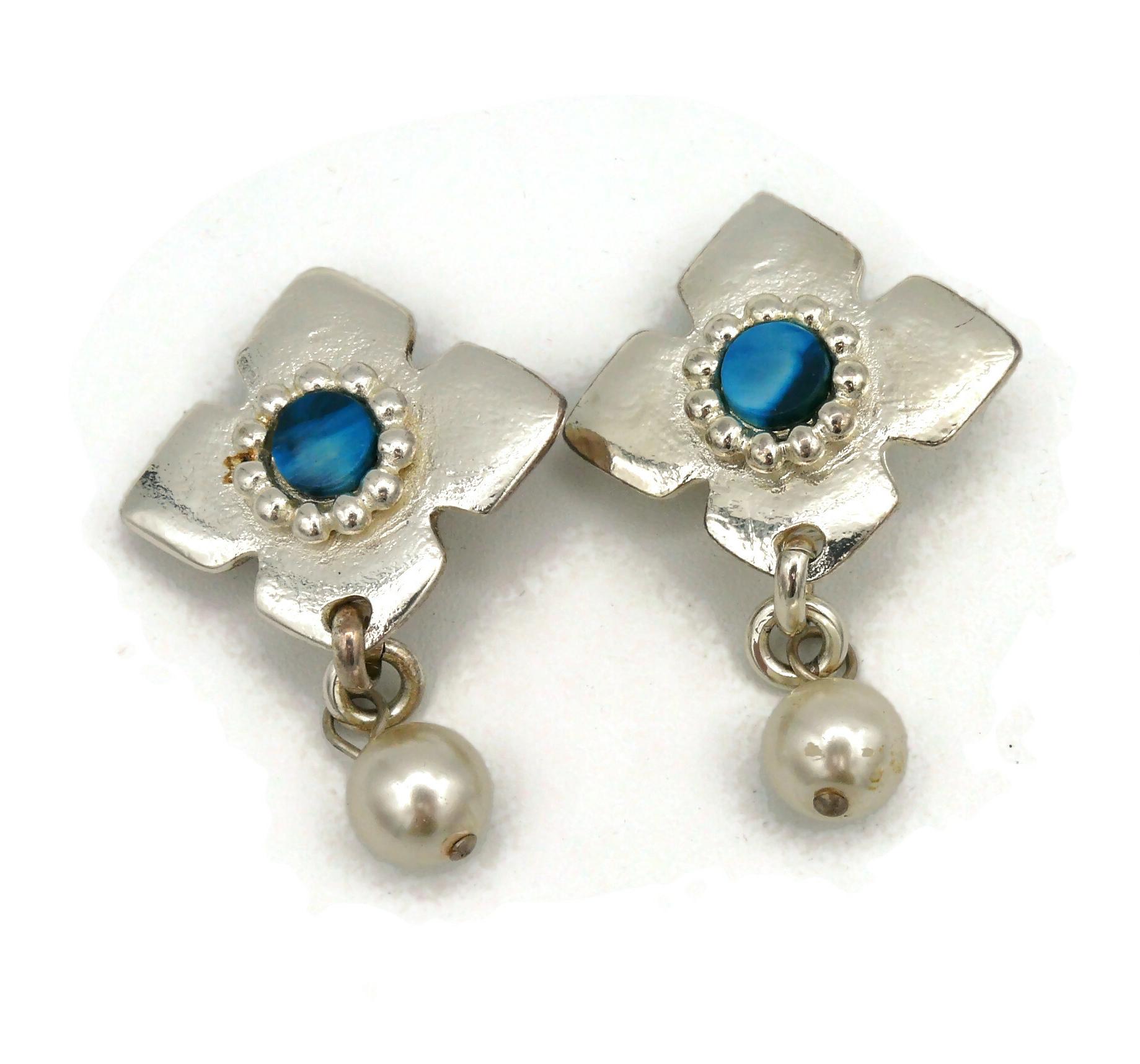 YVES SAINT LAURENT YSL Vintage Silberfarbene und perlenbesetzte Ohrringe im Zustand „Gut“ im Angebot in Nice, FR