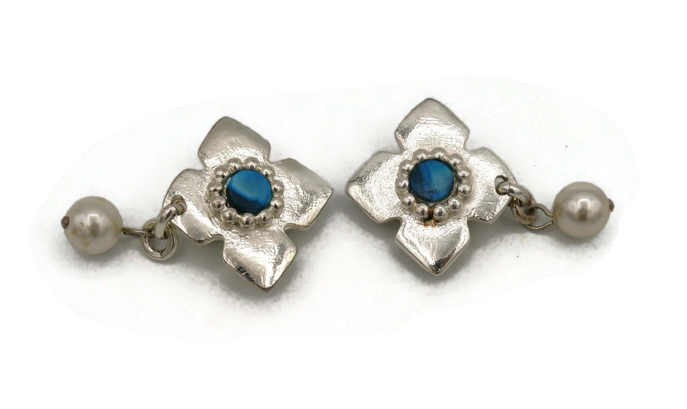 YVES SAINT LAURENT YSL Vintage Silberfarbene und perlenbesetzte Ohrringe im Angebot 2