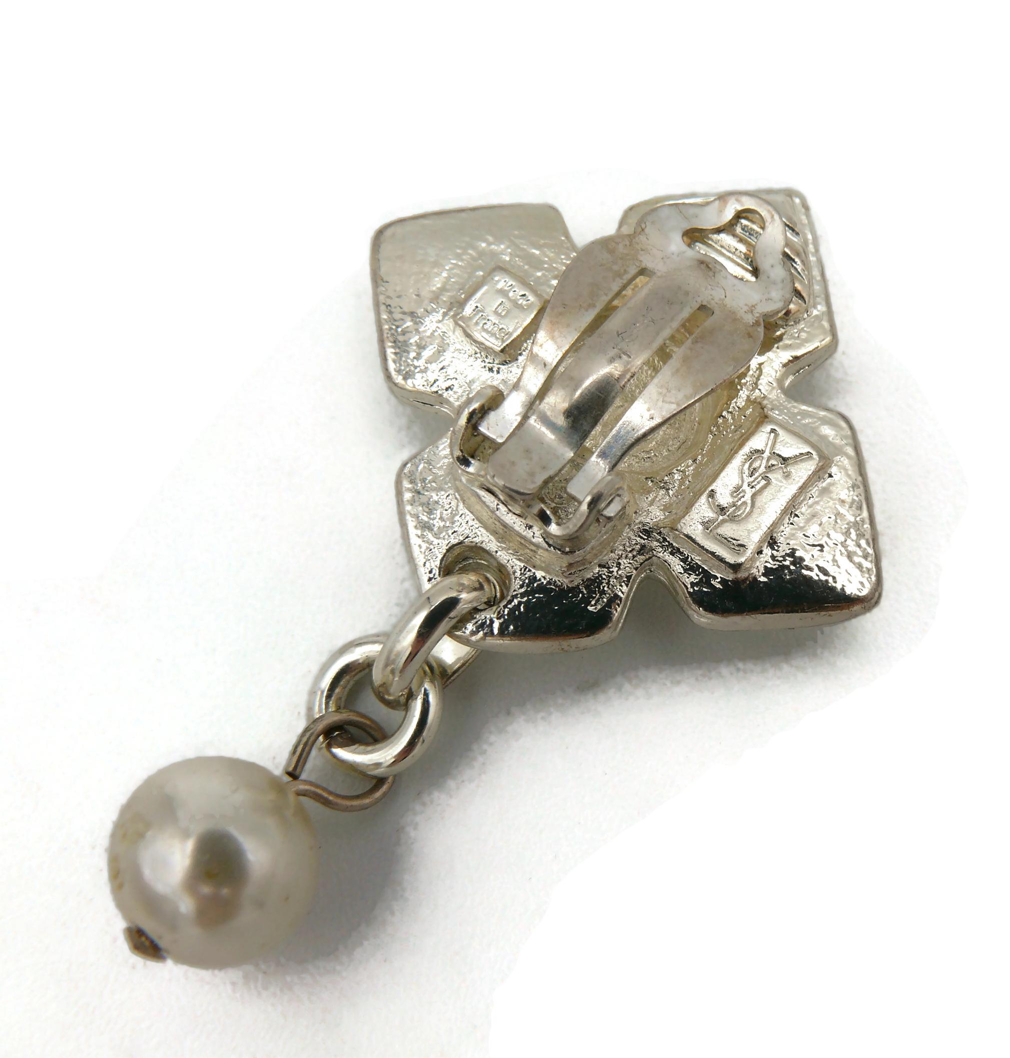 YVES SAINT LAURENT YSL Vintage Silberfarbene und perlenbesetzte Ohrringe im Angebot 4