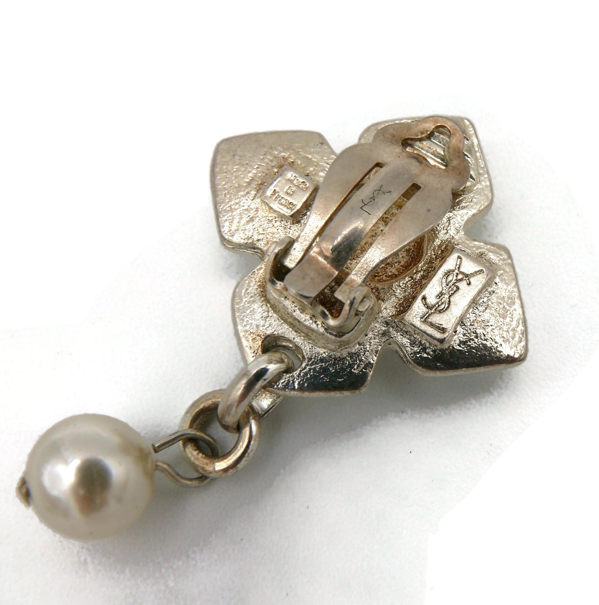 YVES SAINT LAURENT YSL Boucles d'oreilles pendantes vintage en perles et argent de couleur argent en vente 2