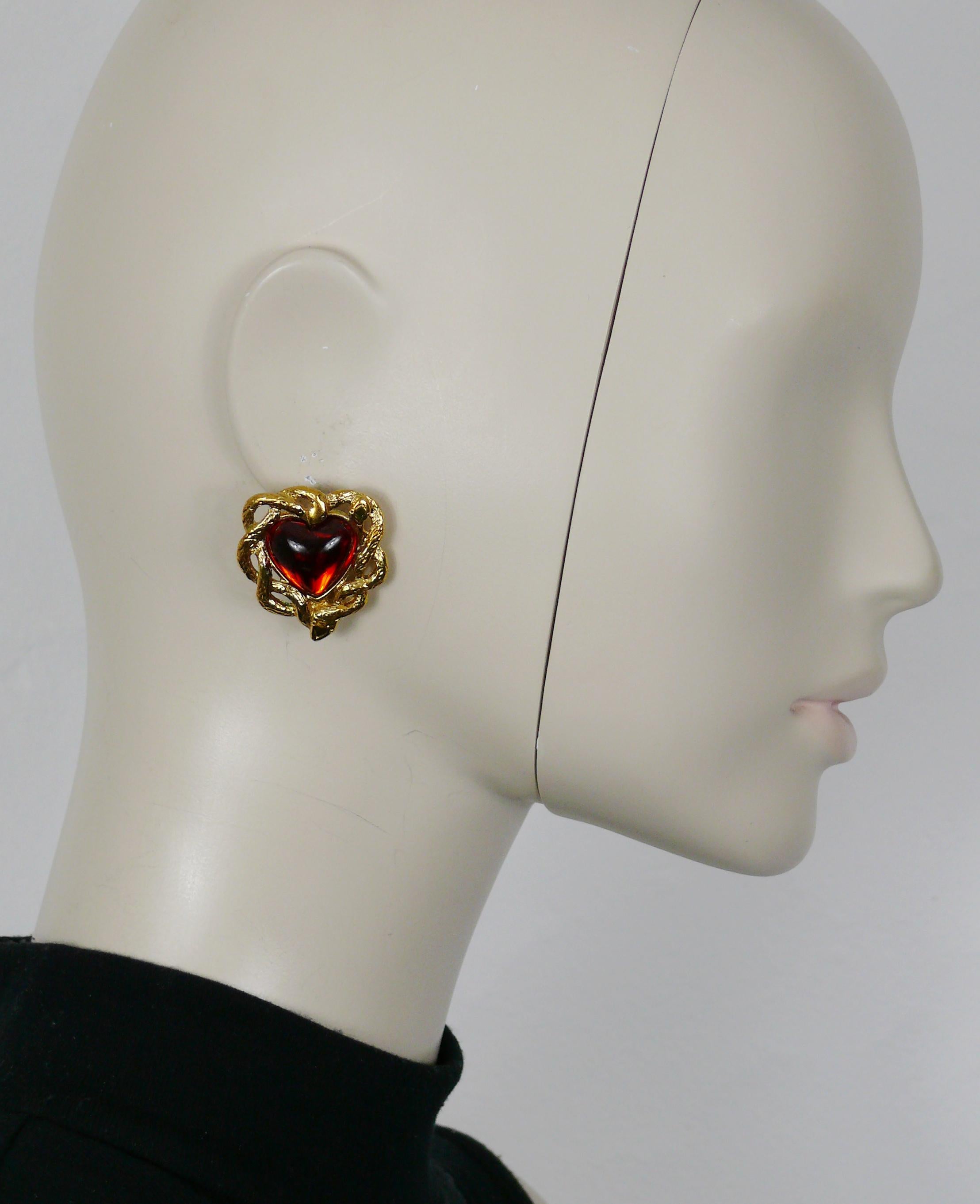 YVES SAINT LAURENT vintage gold tone clip-on earrings featuring coiled snakes/serpents embellished with red resin heart cabochon at the center.

Embossed YSL Made in France.

Indicative measurements : max. height approx. 3.3 cm (1.30 inches) / max.