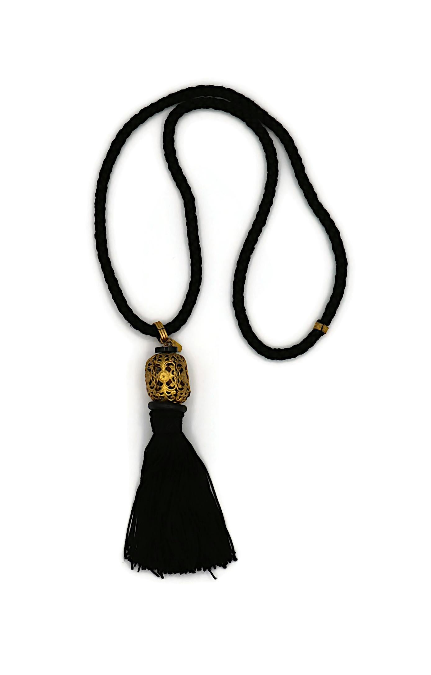 YVES SAINT LAURENT YSL Collana con ciondolo con nappe d'epoca In condizioni buone in vendita a Nice, FR