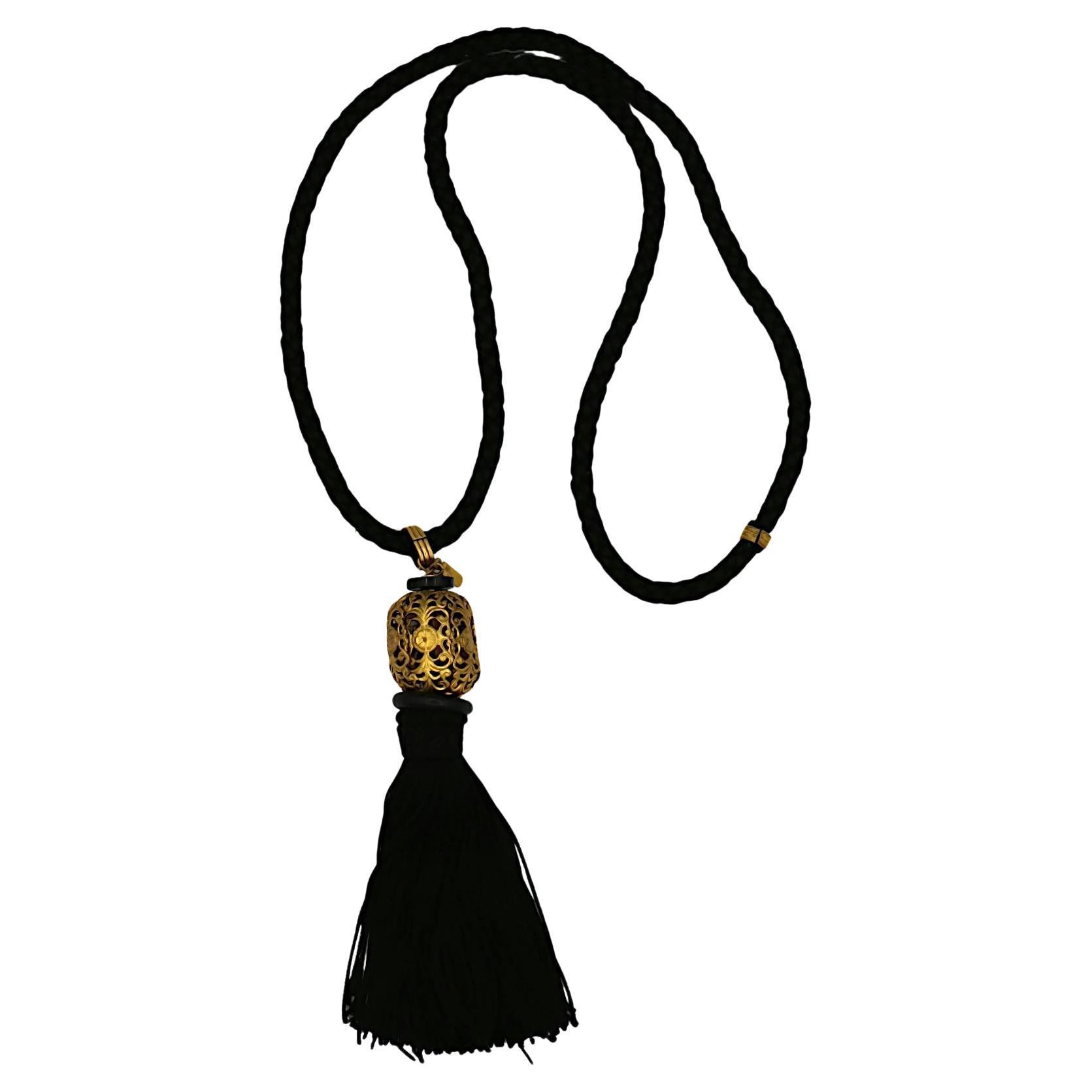 YVES SAINT LAURENT YSL Collana con ciondolo con nappe d'epoca in vendita