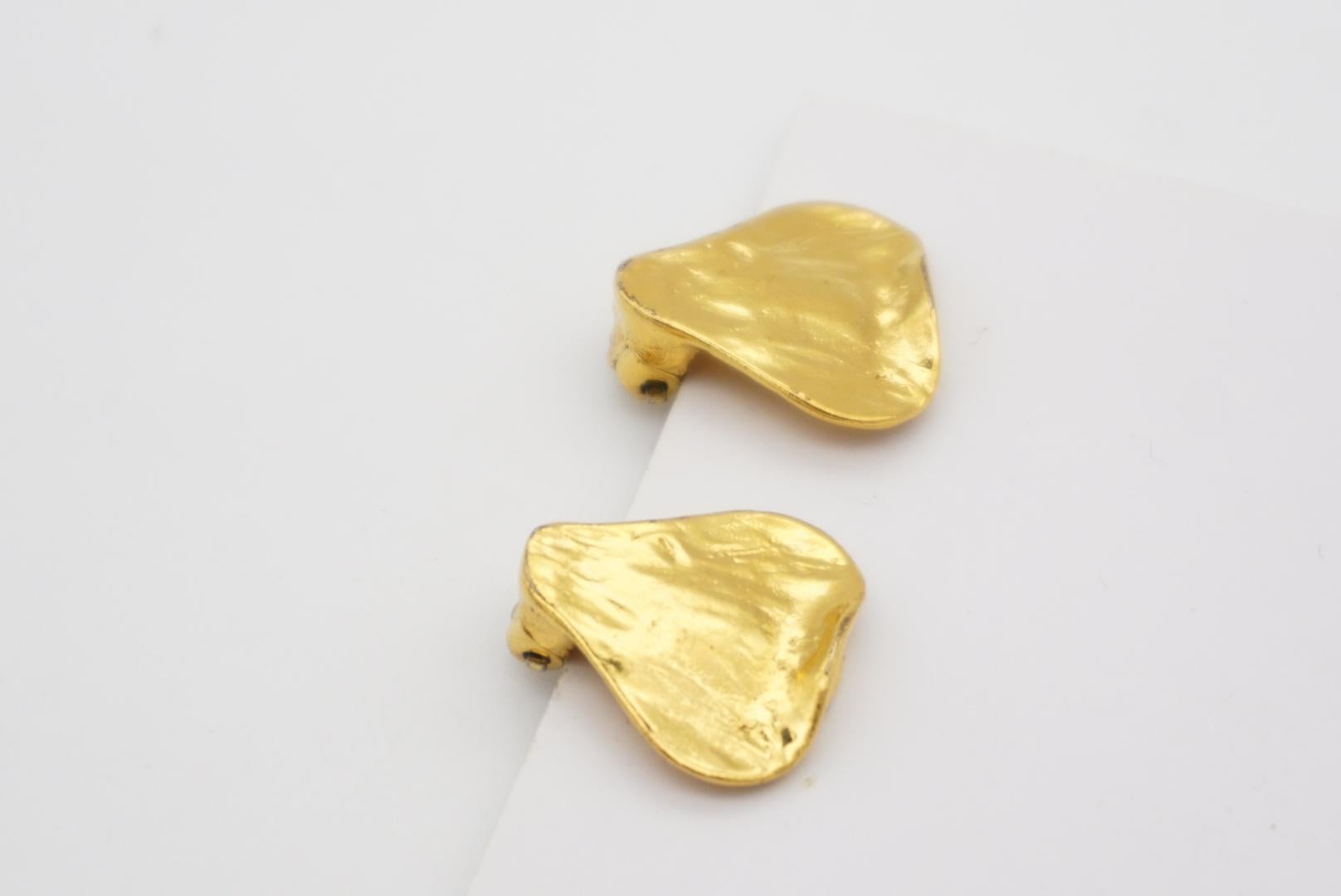 Yves Saint Laurent YSL Vintage Texture Triangle Heart Love Modern Clip Earrings In Excellent Condition In Wokingham, England