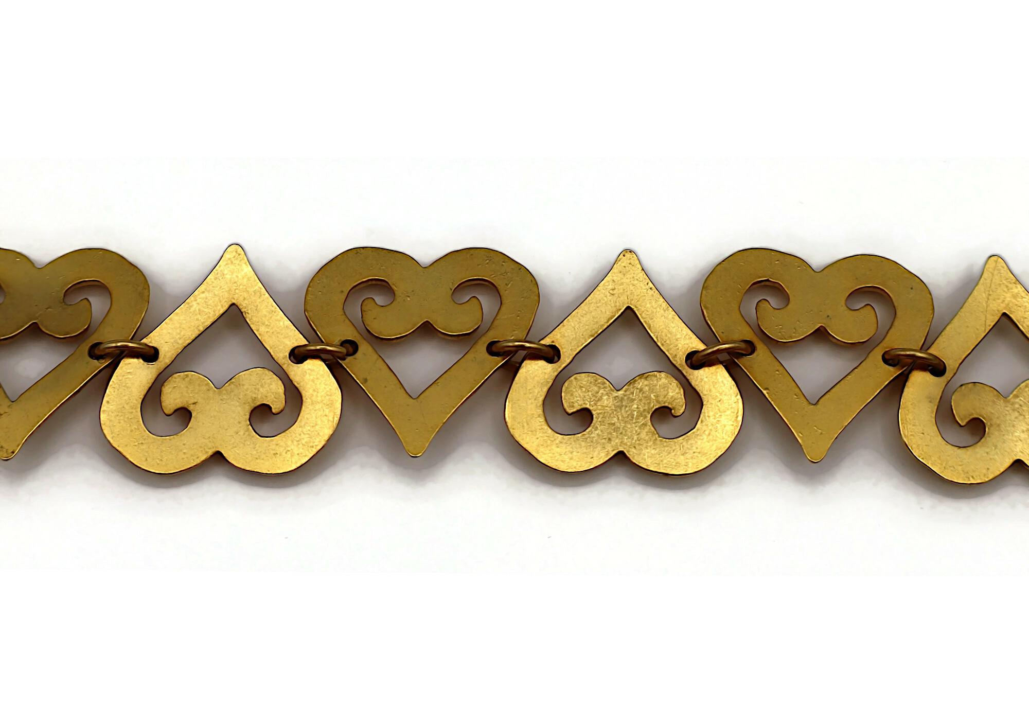 YVES SAINT LAURENT YSL Bracciale a cuore d'epoca con trama in tonalità oro in vendita 9