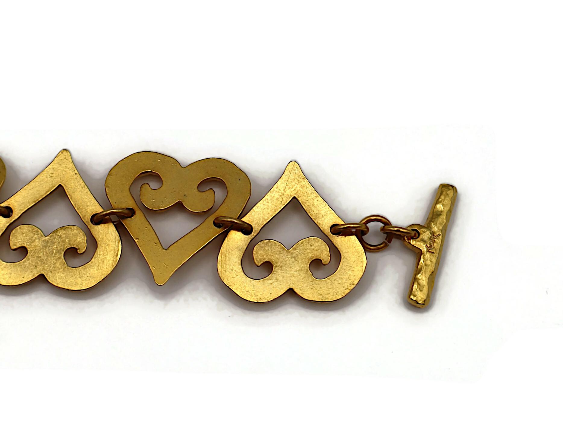 YVES SAINT LAURENT YSL Bracciale a cuore d'epoca con trama in tonalità oro in vendita 10
