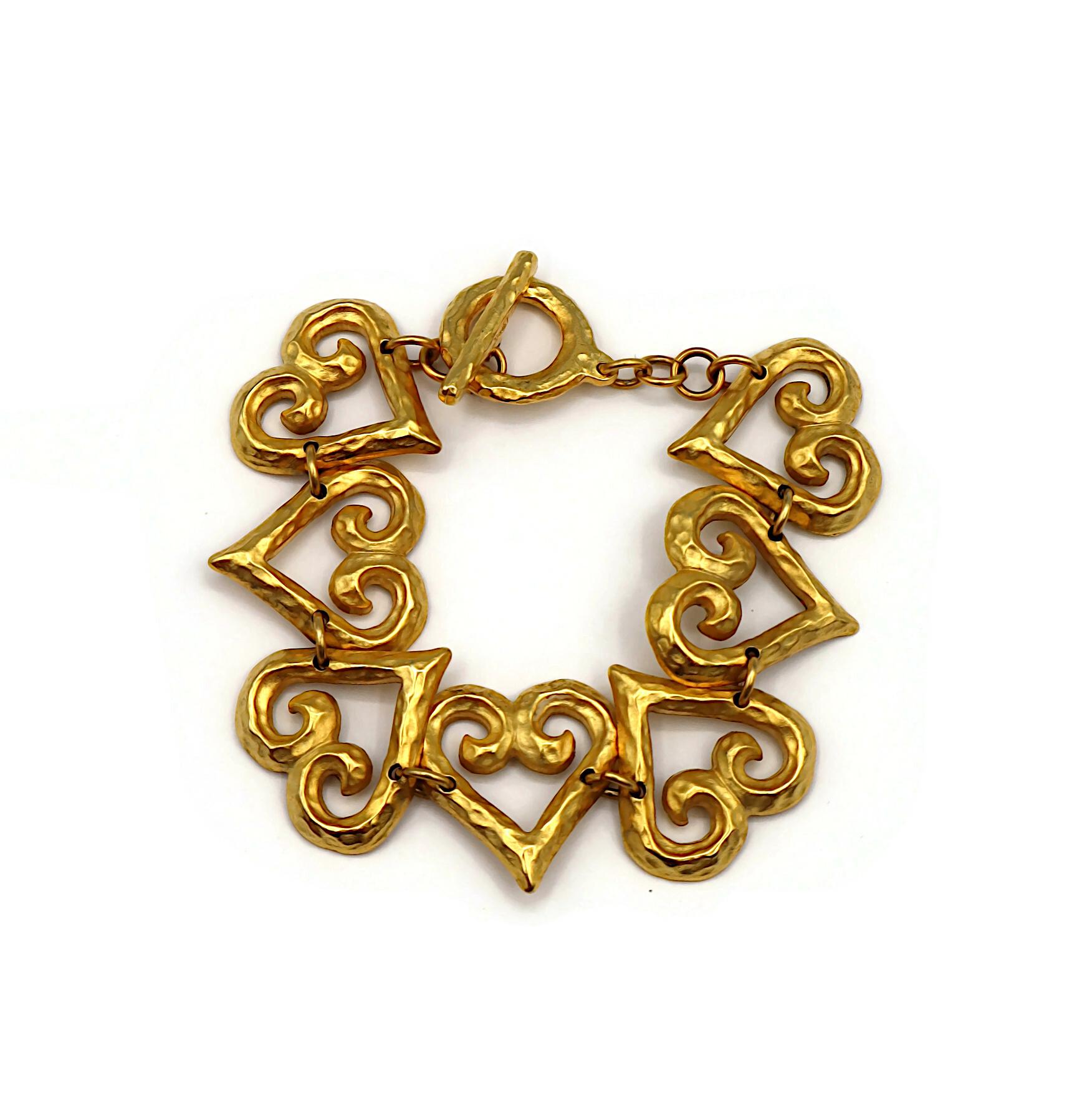 YVES SAINT LAURENT YSL Bracciale a cuore d'epoca con trama in tonalità oro In condizioni buone in vendita a Nice, FR