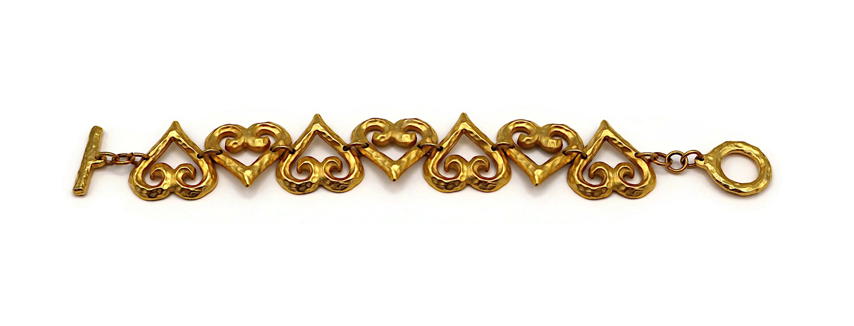 Donna YVES SAINT LAURENT YSL Bracciale a cuore d'epoca con trama in tonalità oro in vendita