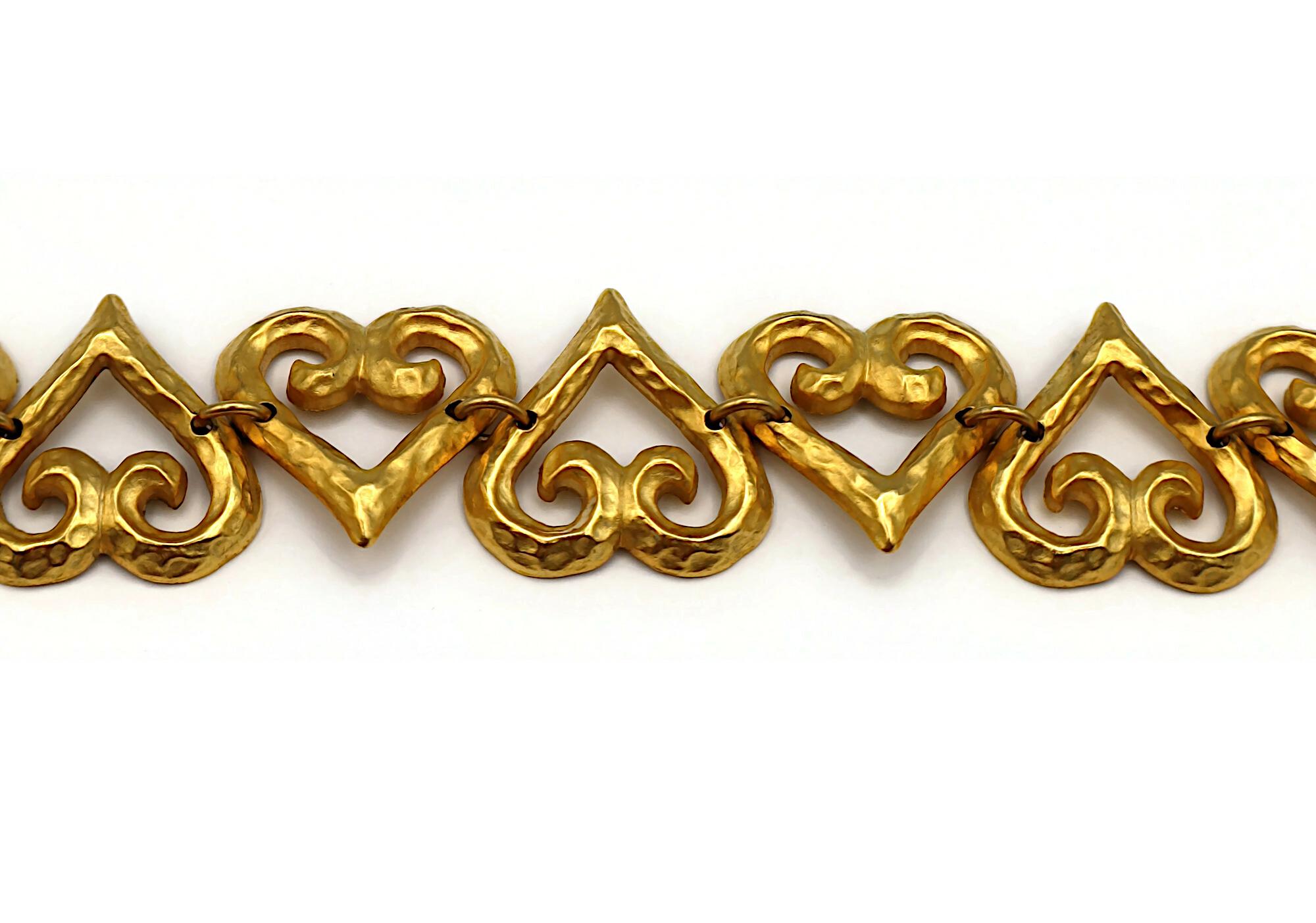 YVES SAINT LAURENT YSL Bracciale a cuore d'epoca con trama in tonalità oro in vendita 4