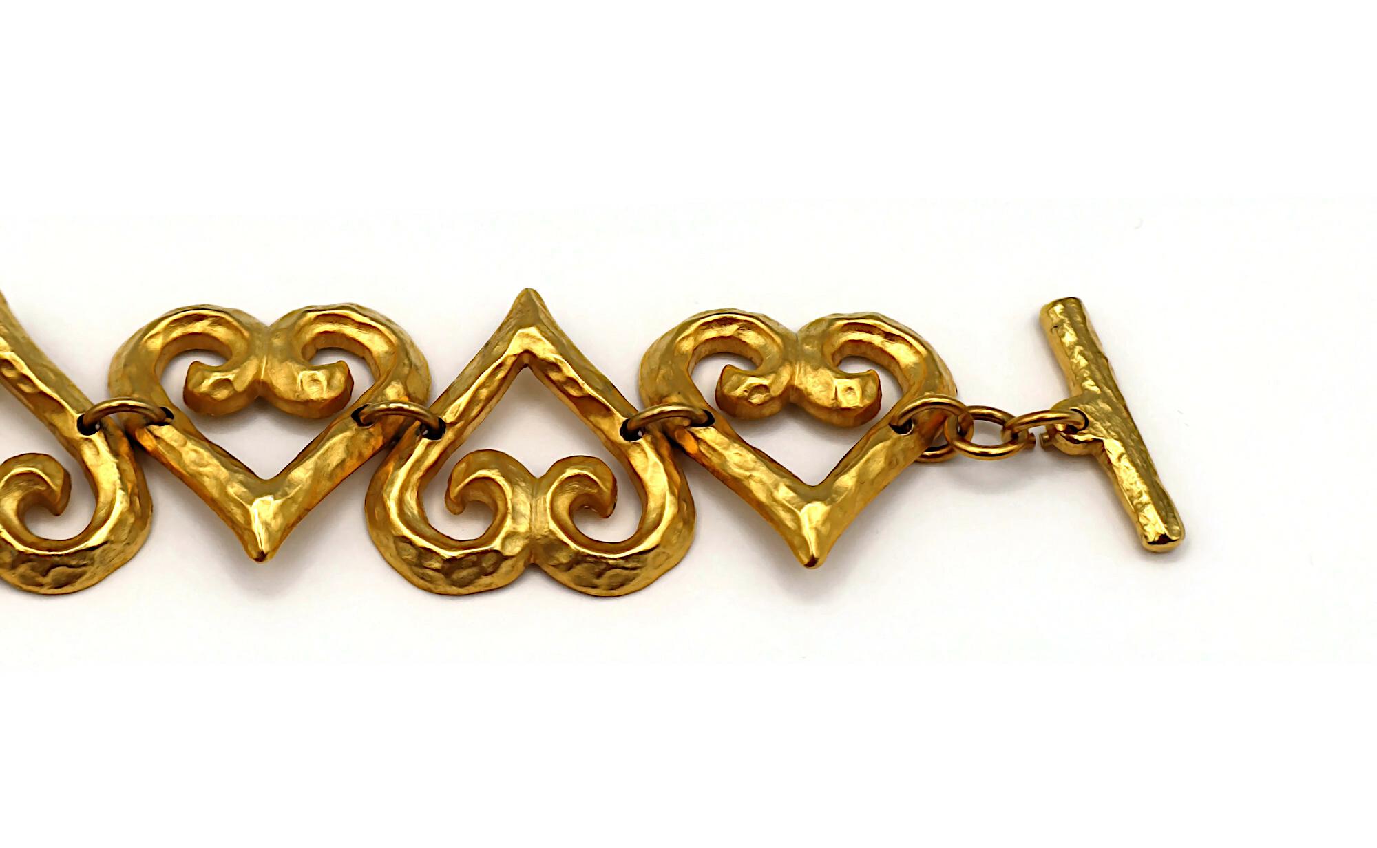 YVES SAINT LAURENT YSL Bracciale a cuore d'epoca con trama in tonalità oro in vendita 5