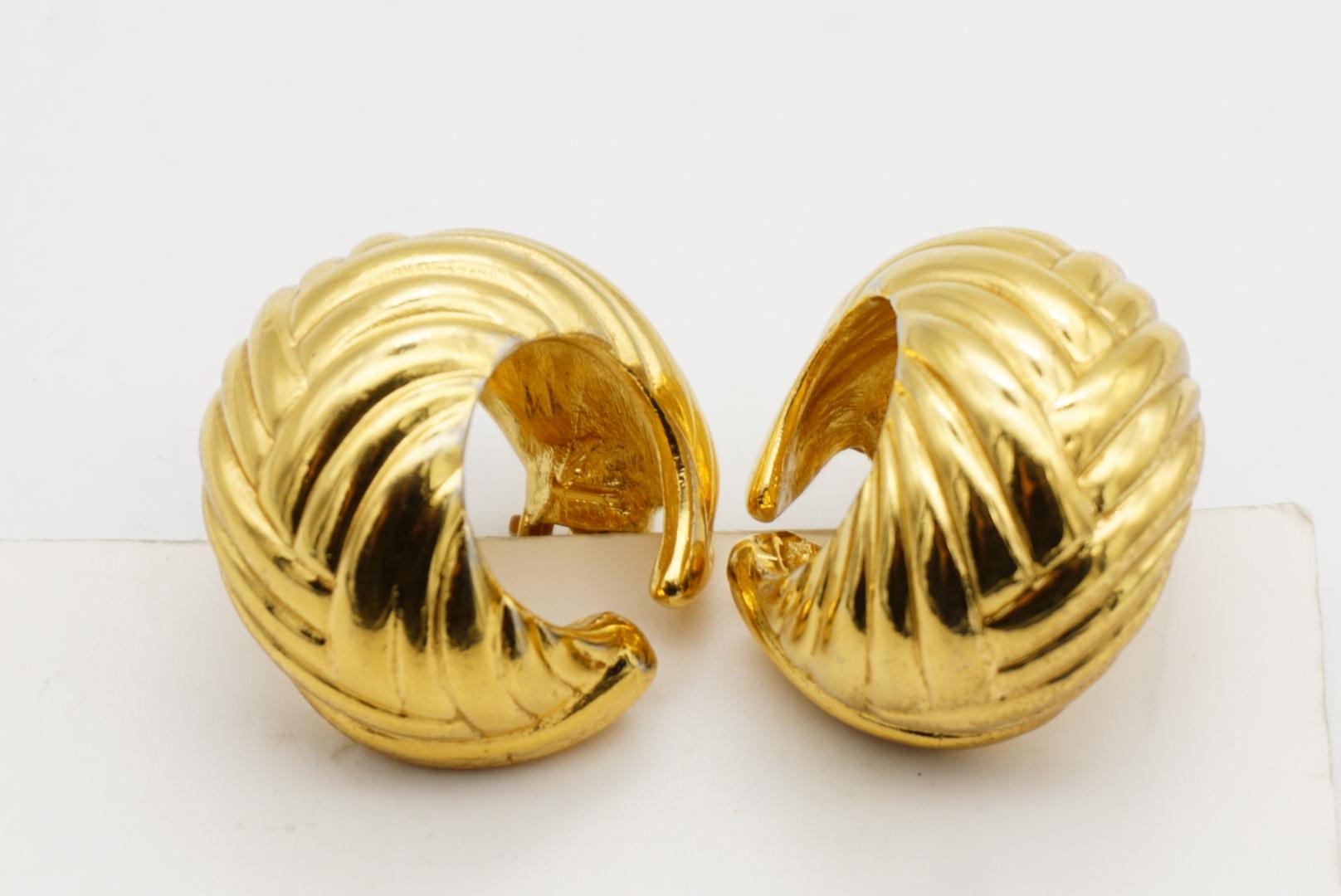 Yves Saint Laurent YSL Pendientes redondos de concha de trigo con textura vintage en venta 5