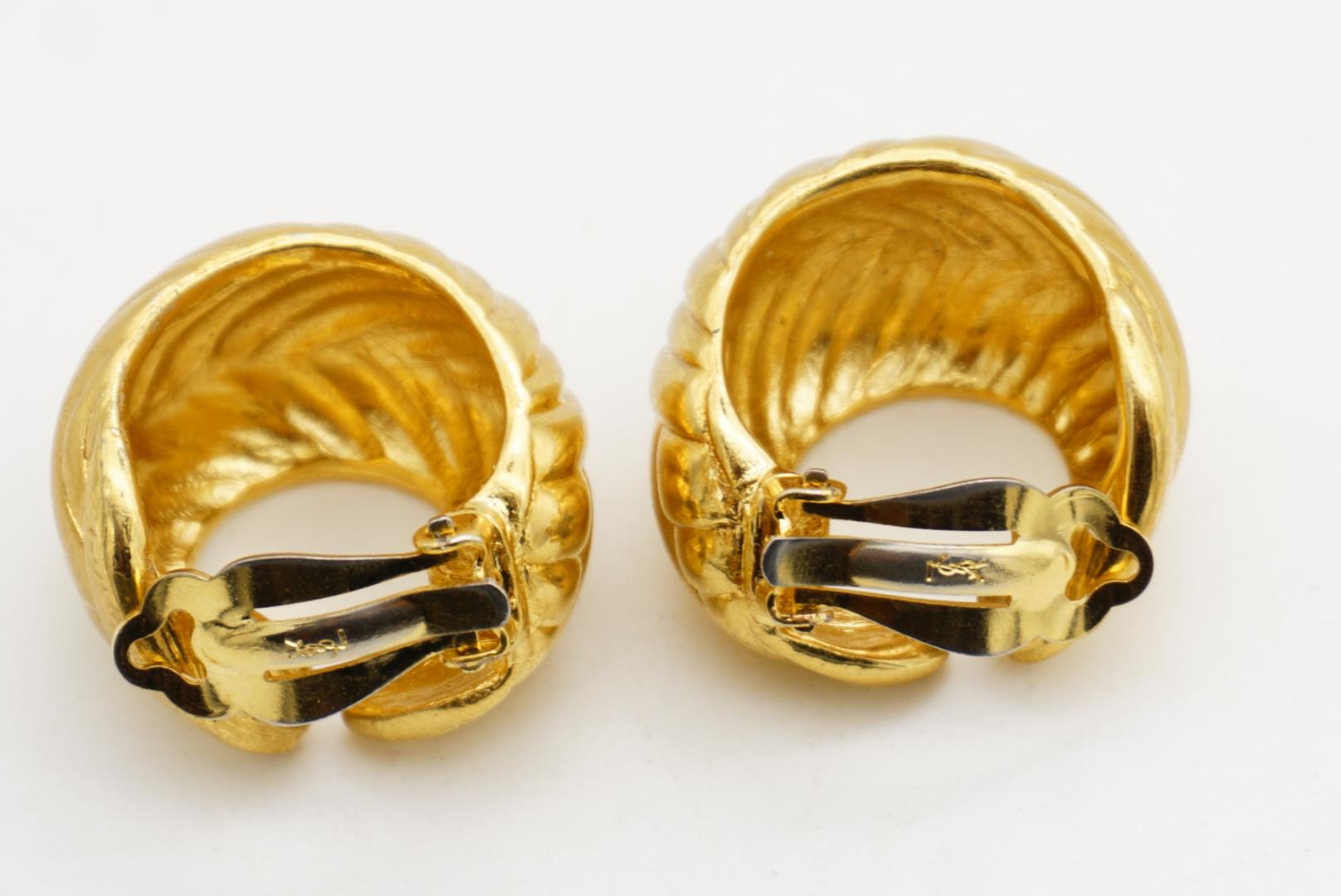 Yves Saint Laurent YSL Pendientes redondos de concha de trigo con textura vintage en venta 7