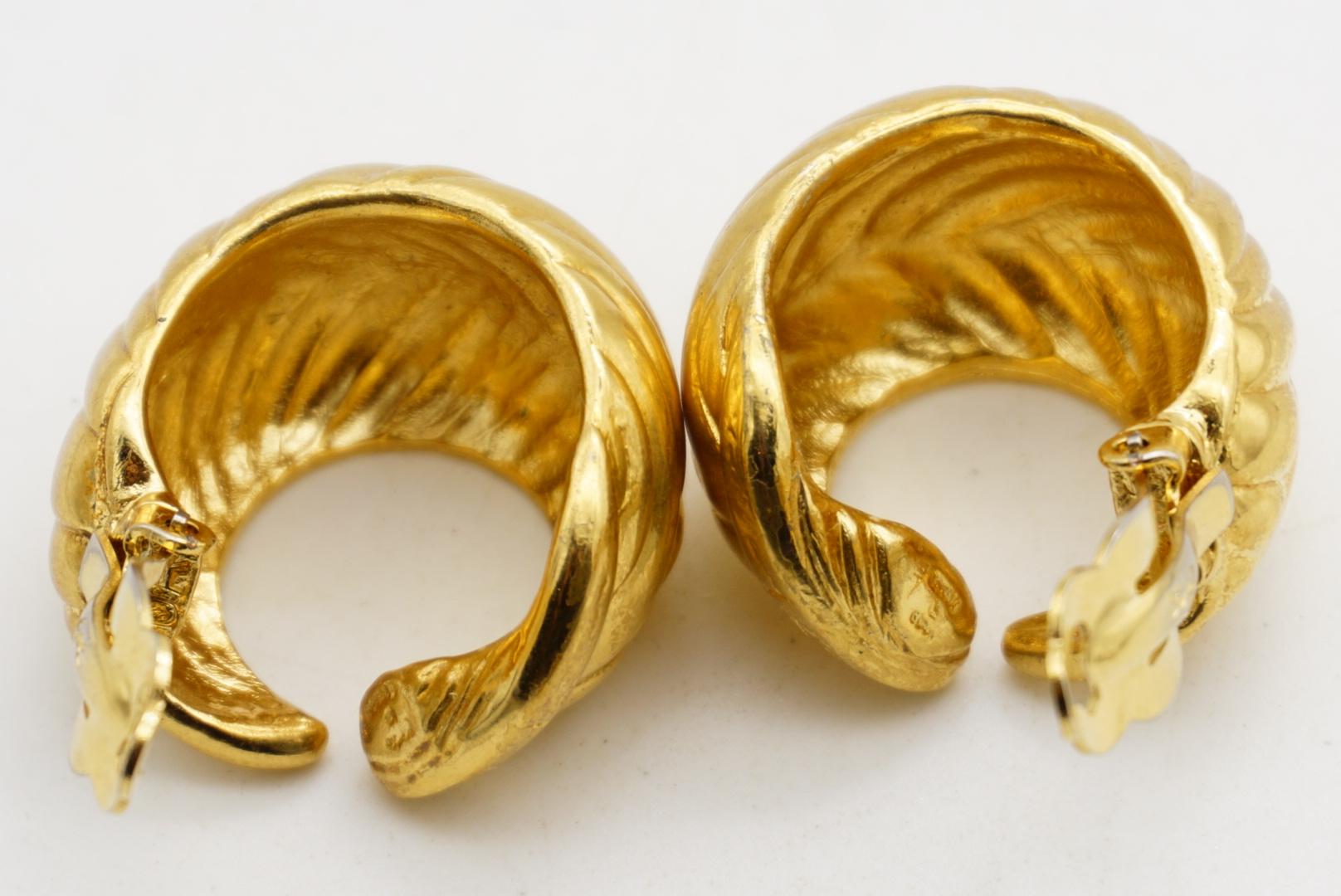 Yves Saint Laurent YSL Pendientes redondos de concha de trigo con textura vintage en venta 8