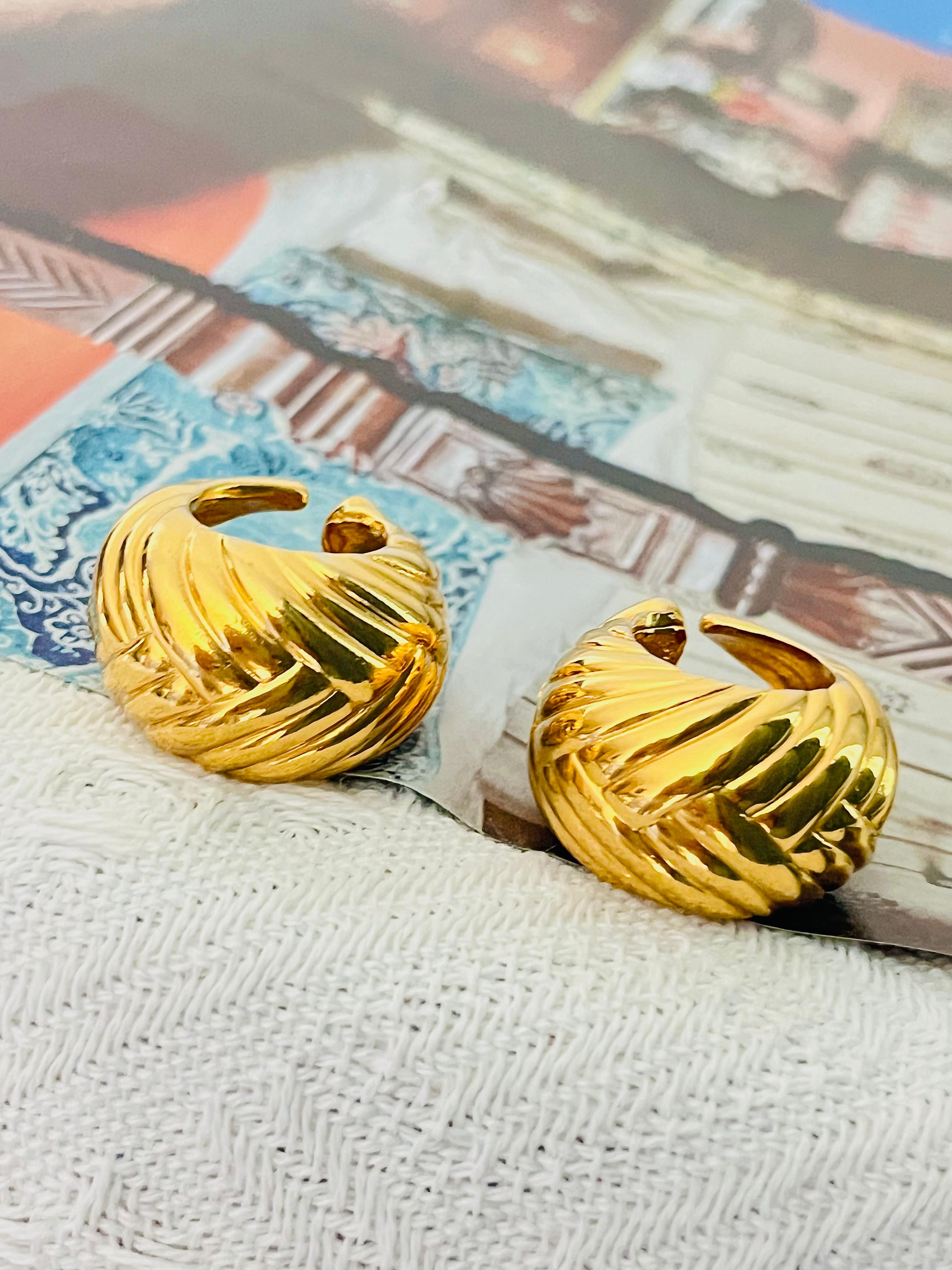 Yves Saint Laurent YSL Pendientes redondos de concha de trigo con textura vintage Art Decó en venta