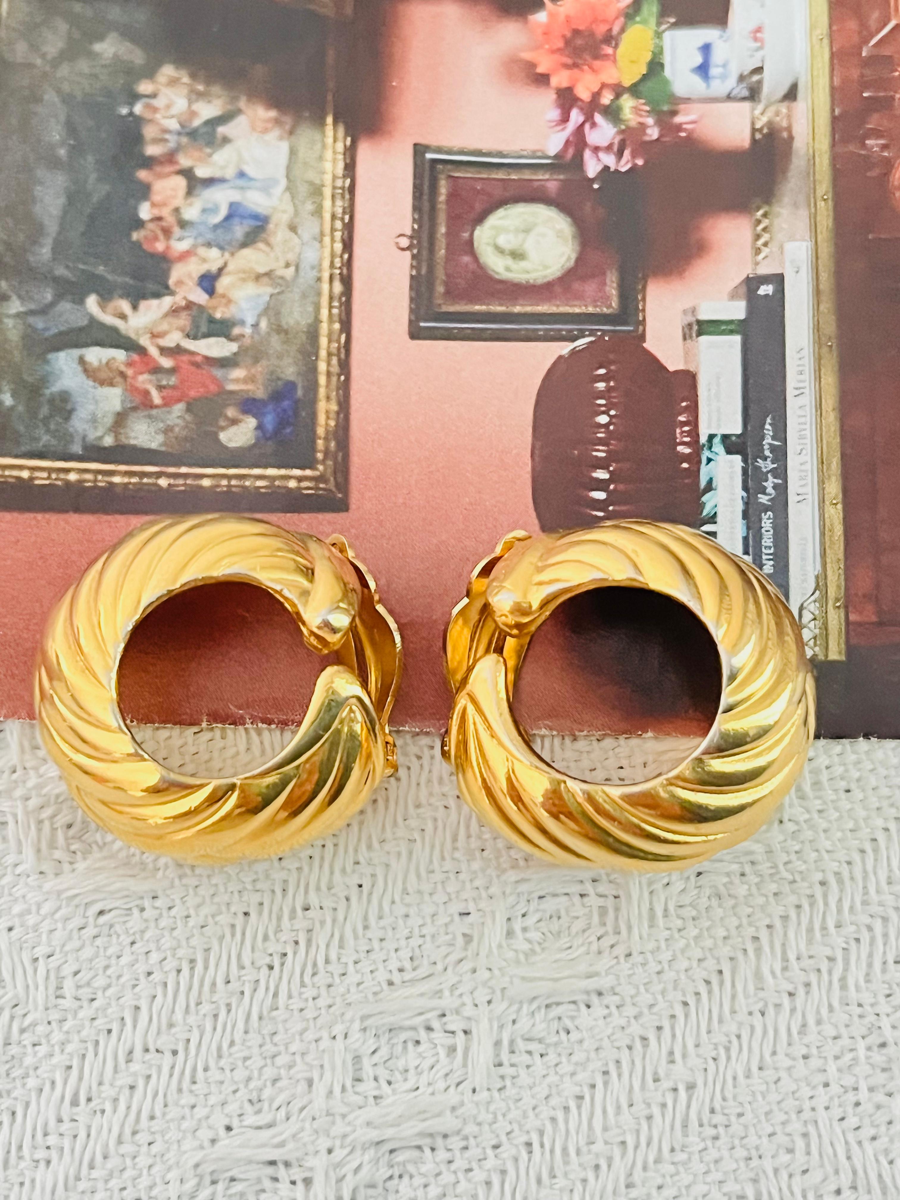 Femenino o masculino Yves Saint Laurent YSL Pendientes redondos de concha de trigo con textura vintage en venta