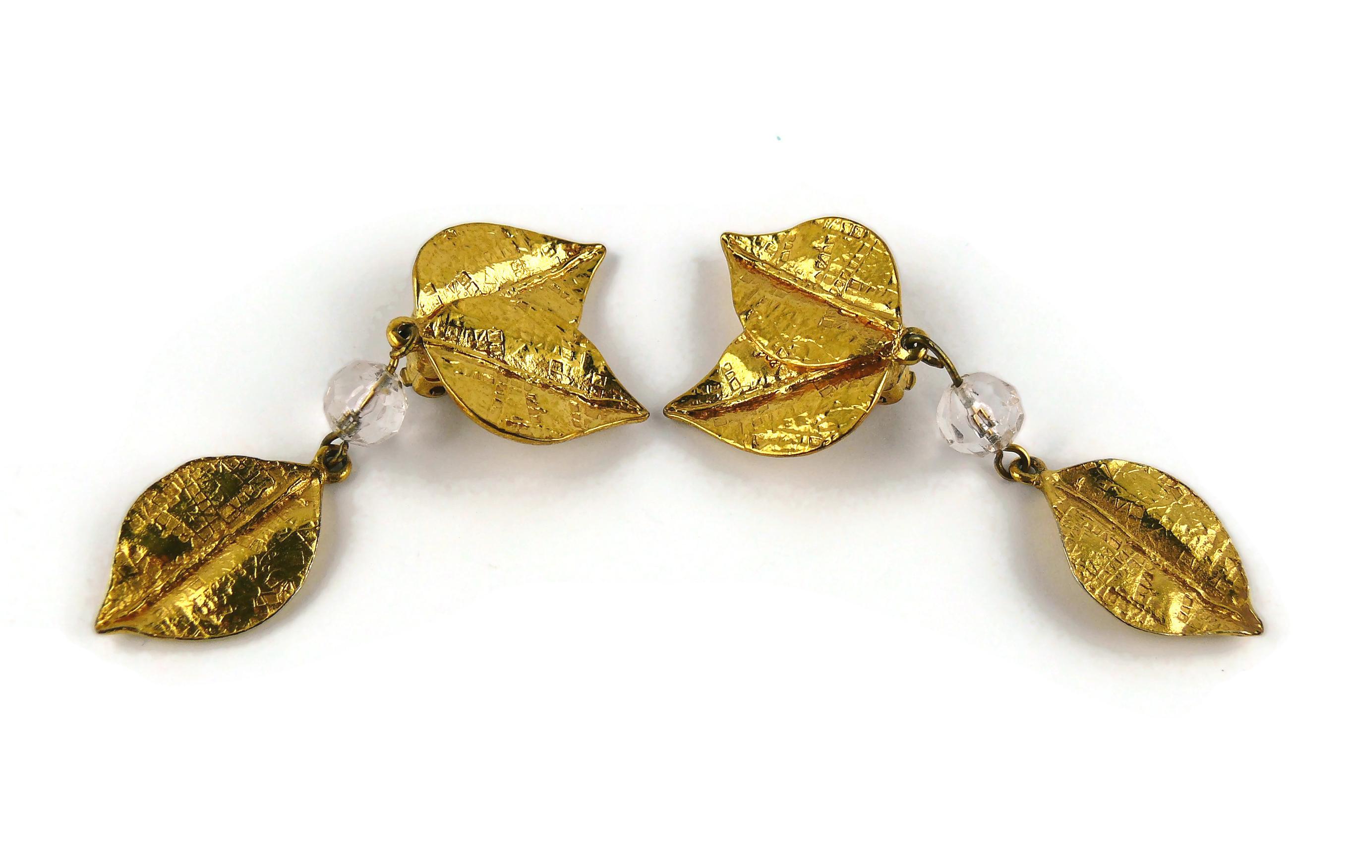 Boucles d'oreilles pendantes vintage Yves Saint Laurent YSL à feuilles texturées Pour femmes en vente