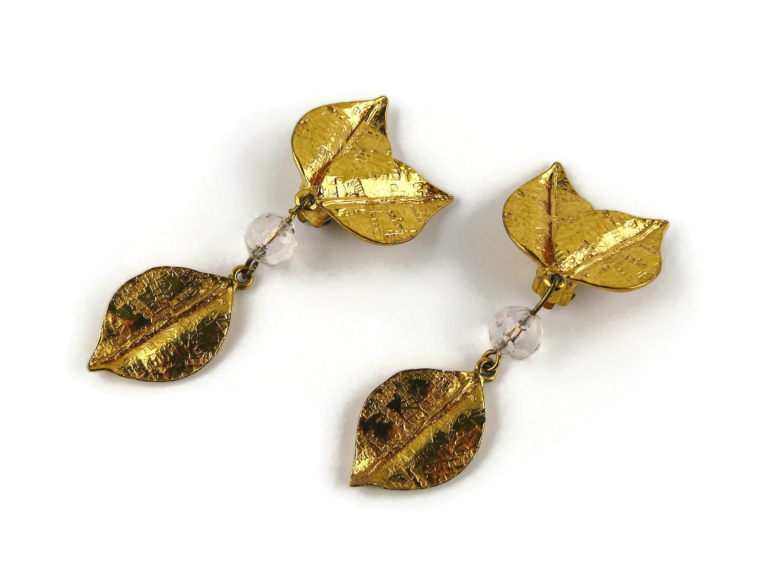 Boucles d'oreilles pendantes vintage Yves Saint Laurent YSL à feuilles texturées en vente 1