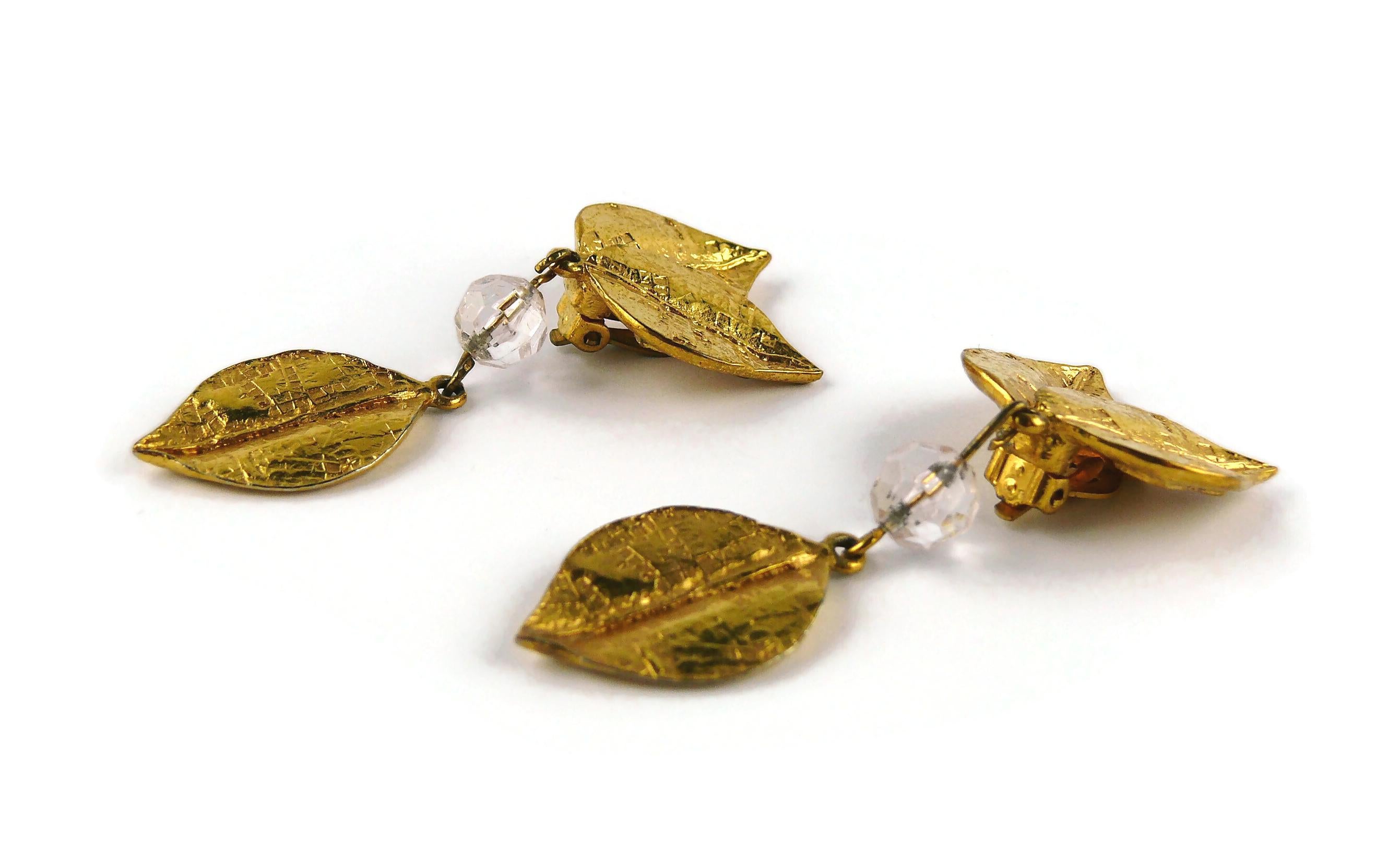Boucles d'oreilles pendantes vintage Yves Saint Laurent YSL à feuilles texturées en vente 3