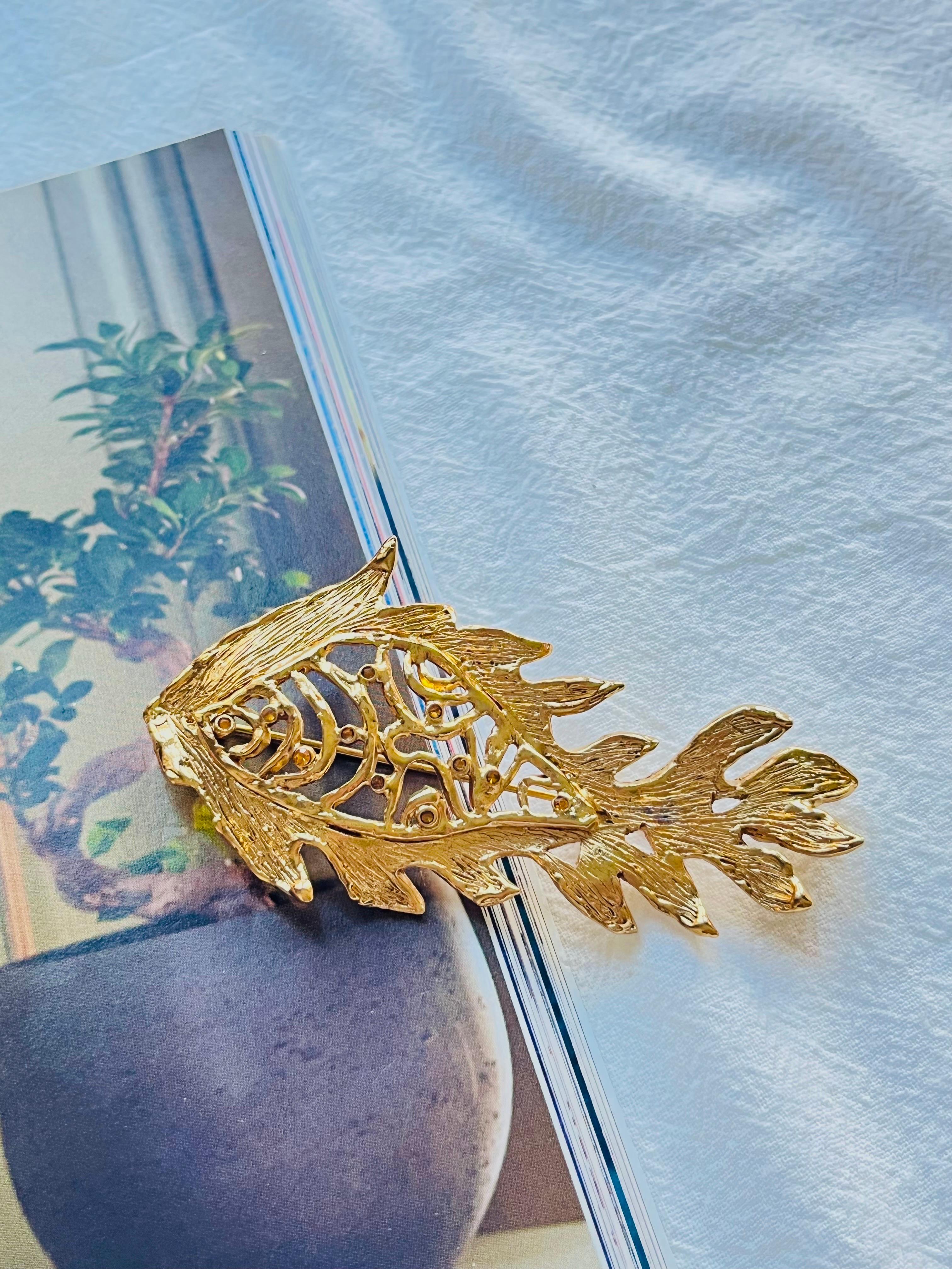 Yves Saint Laurent YSL Vintage Vivid Long Fish Yellow Crystals Openwork Brooch In Excellent Condition For Sale In Wokingham, England