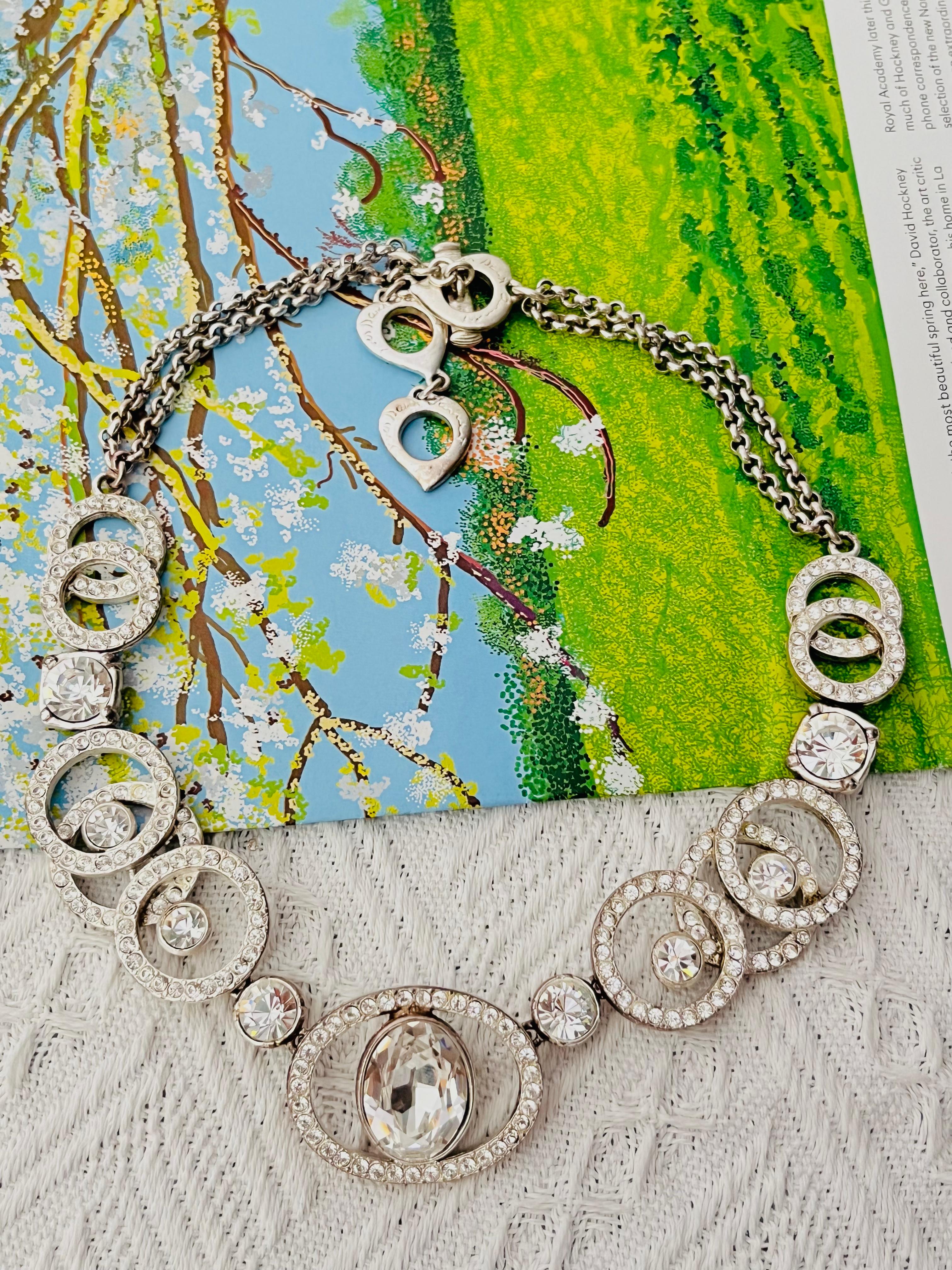 Yves Saint Laurent YSL Vintage Arty Robert Goossens Arty Gripoix White Clear Oval Circles Crystals Eye Tear Drop Chunky Elegant Necklace, Silver Plated

Ottime condizioni. Leggeri graffi o perdite di colore, appena percettibili. Nessuna pietra