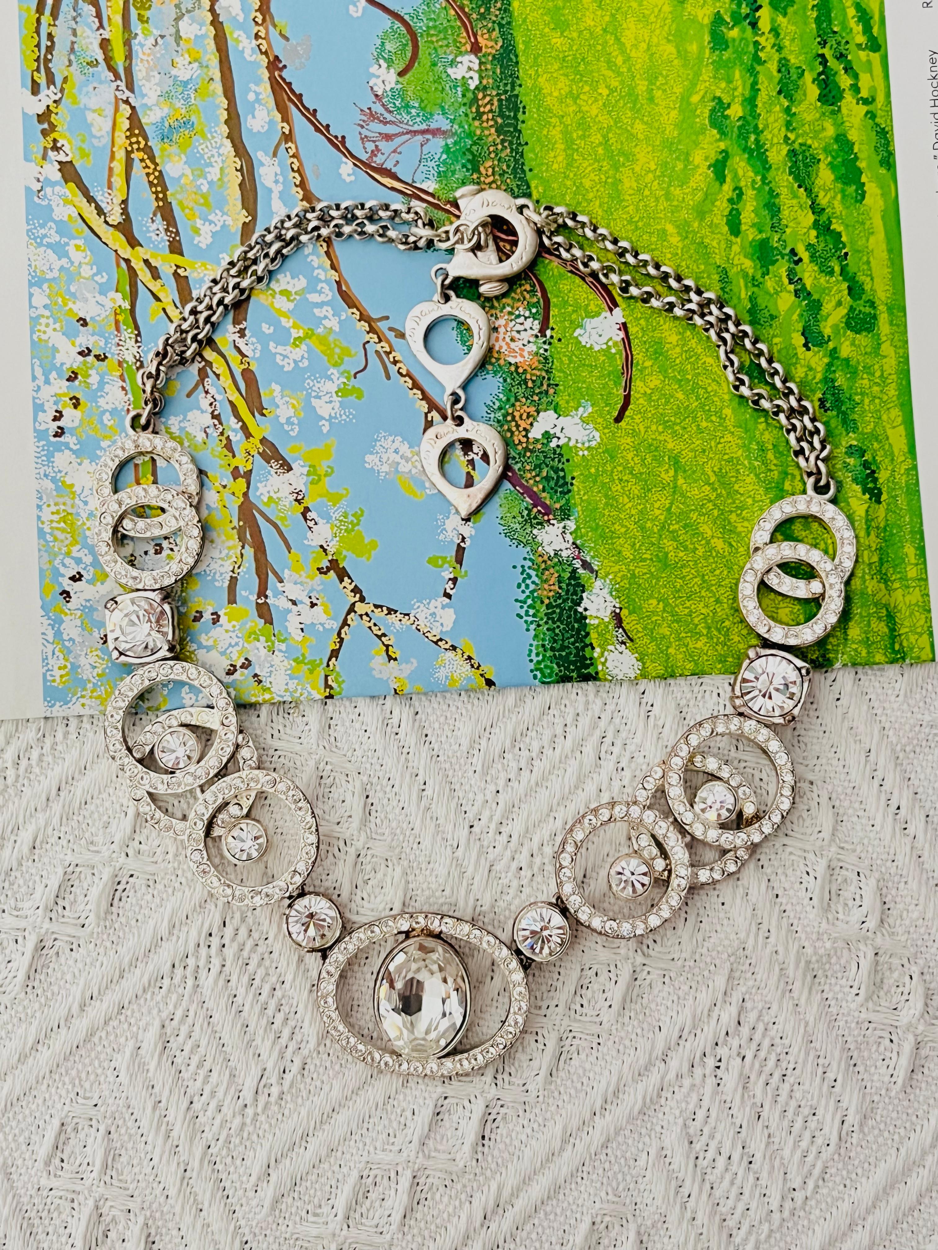 Art Déco Yves Saint Laurent YSL Vintage Collana ovale bianca con cerchio di cristallo e goccia a lacrima in vendita