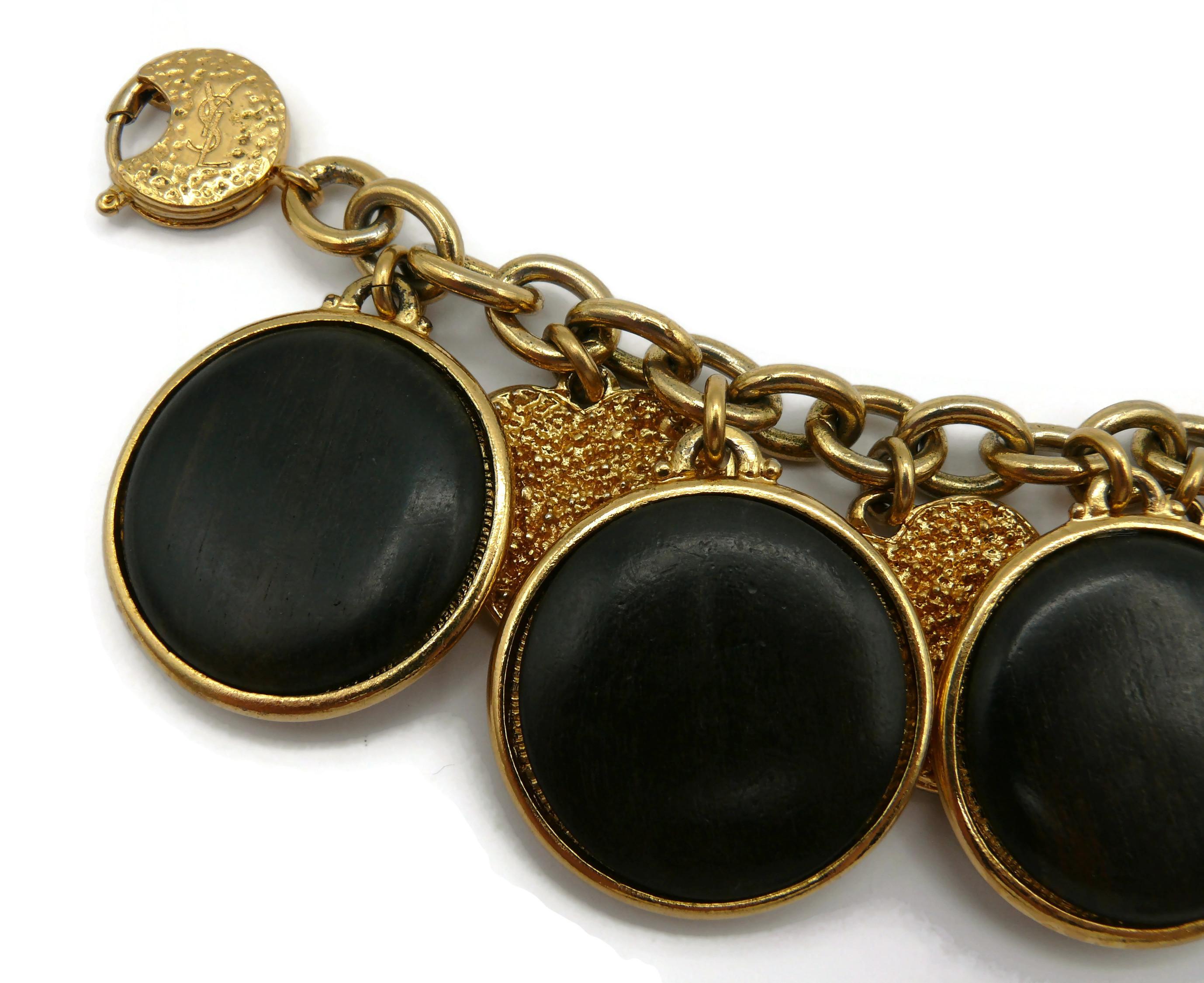 YVES SAINT LAURENT Bracelet à breloques vintage en bois et cœurs Pour femmes en vente