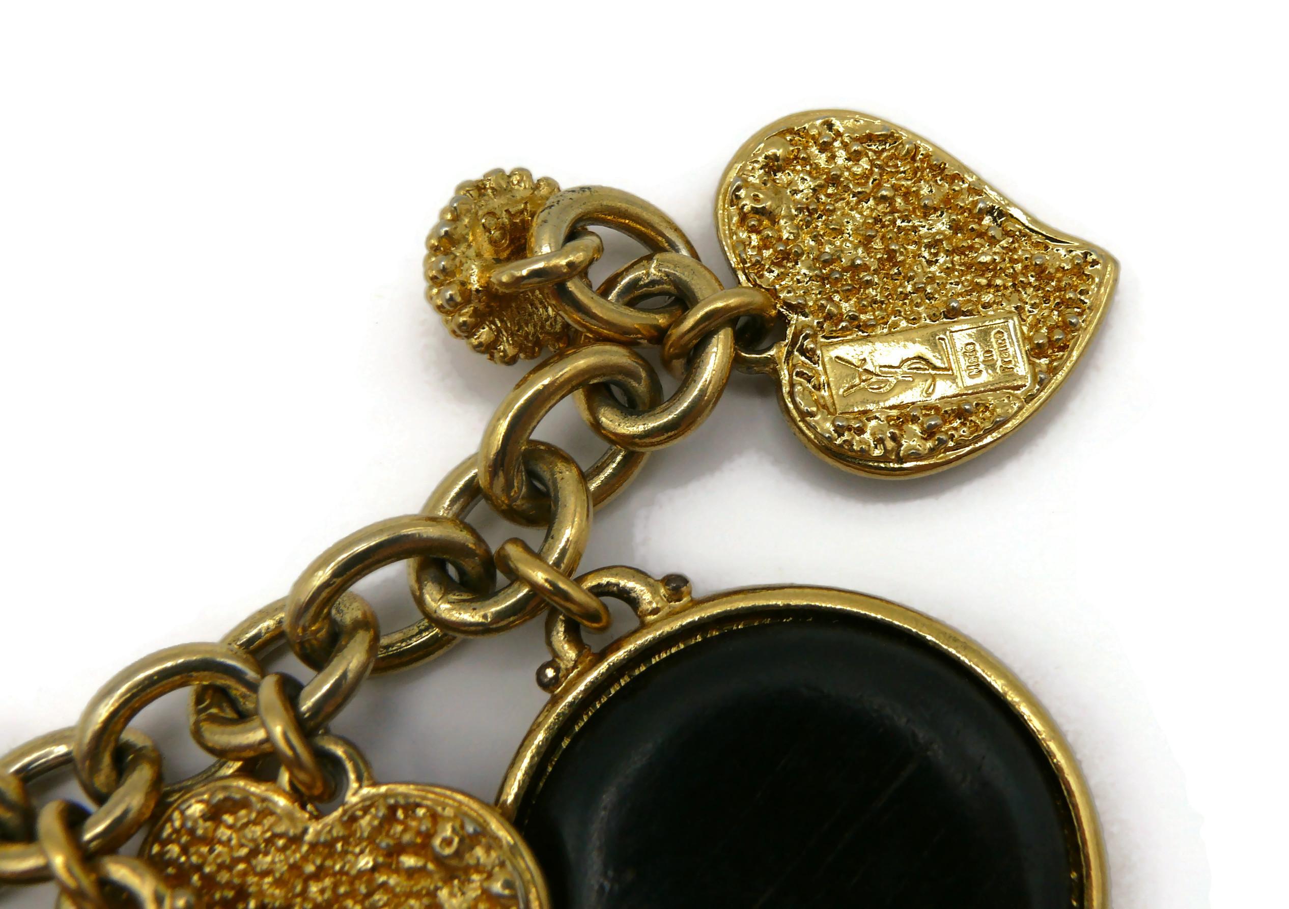 YVES SAINT LAURENT Bracelet à breloques vintage en bois et cœurs en vente 4