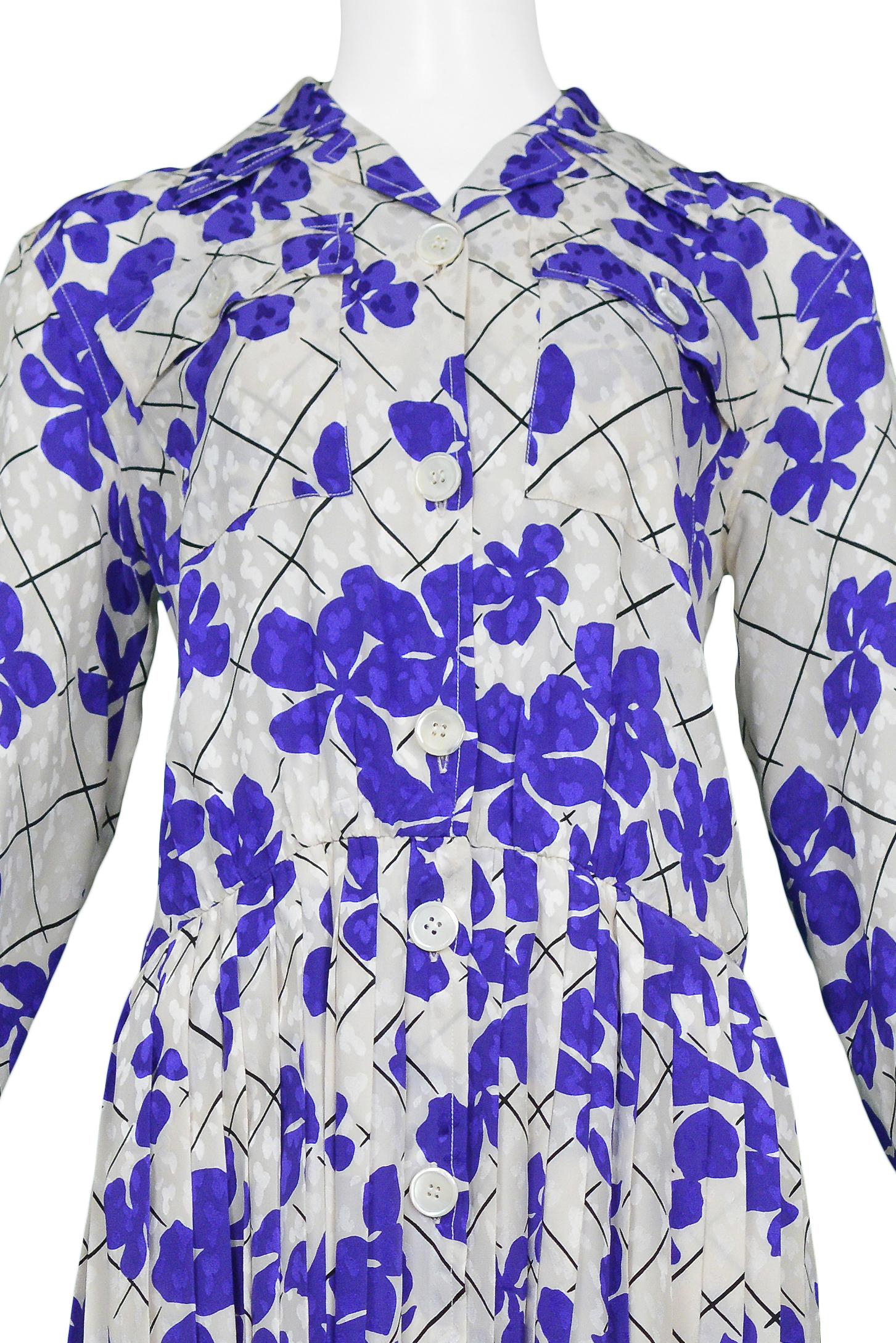 Yves Saint Laurent YSL - Robe de jour en soie à fleurs blanches et violettes Pour femmes en vente