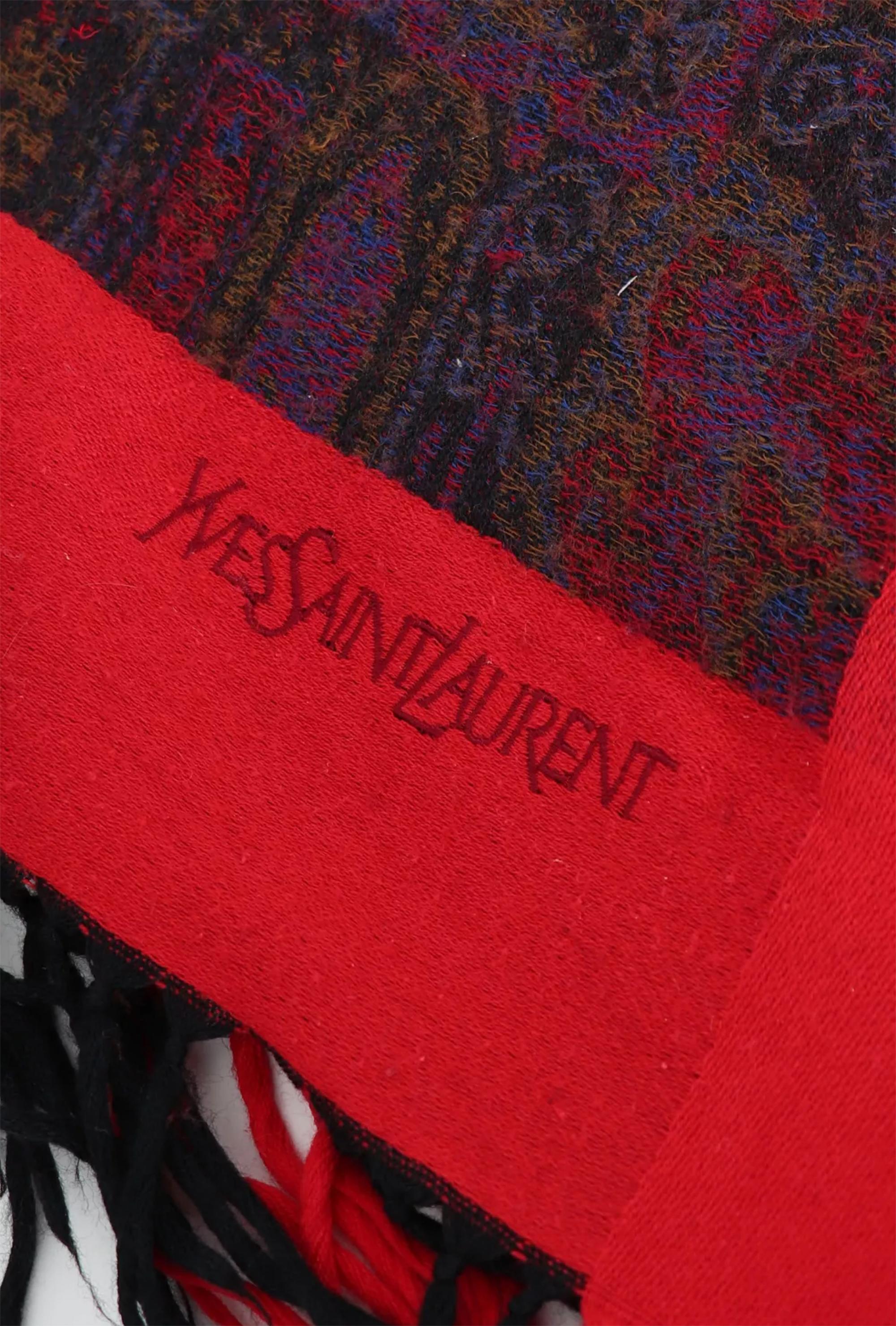 Yves Saint Laurent YSL Wool Purple Paisley Scarf In Good Condition For Sale In Paris, FR