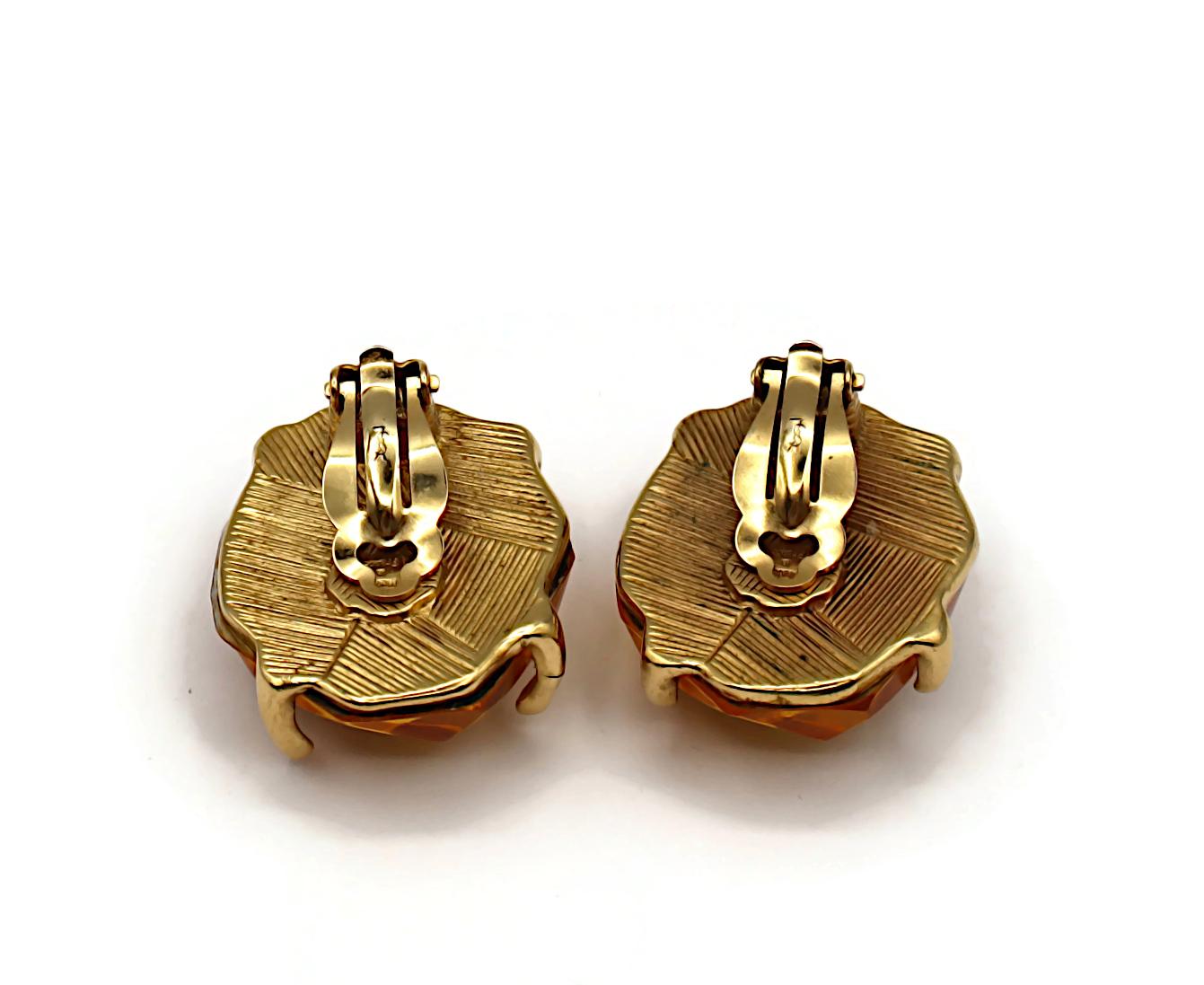 Yves Saint Laurent Boucles d'oreilles à clip en résine jaune YSL en vente 5