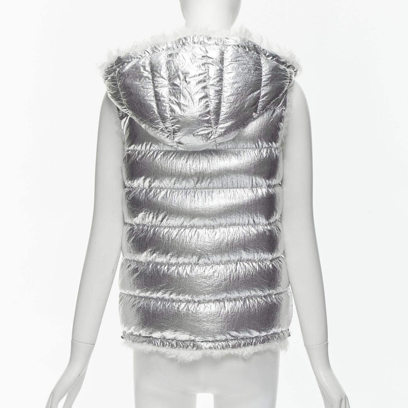 YVES SALOMON ARMY Reversible metallic silver lamb shearling puffer vest FR36 S In Excellent Condition In Hong Kong, NT