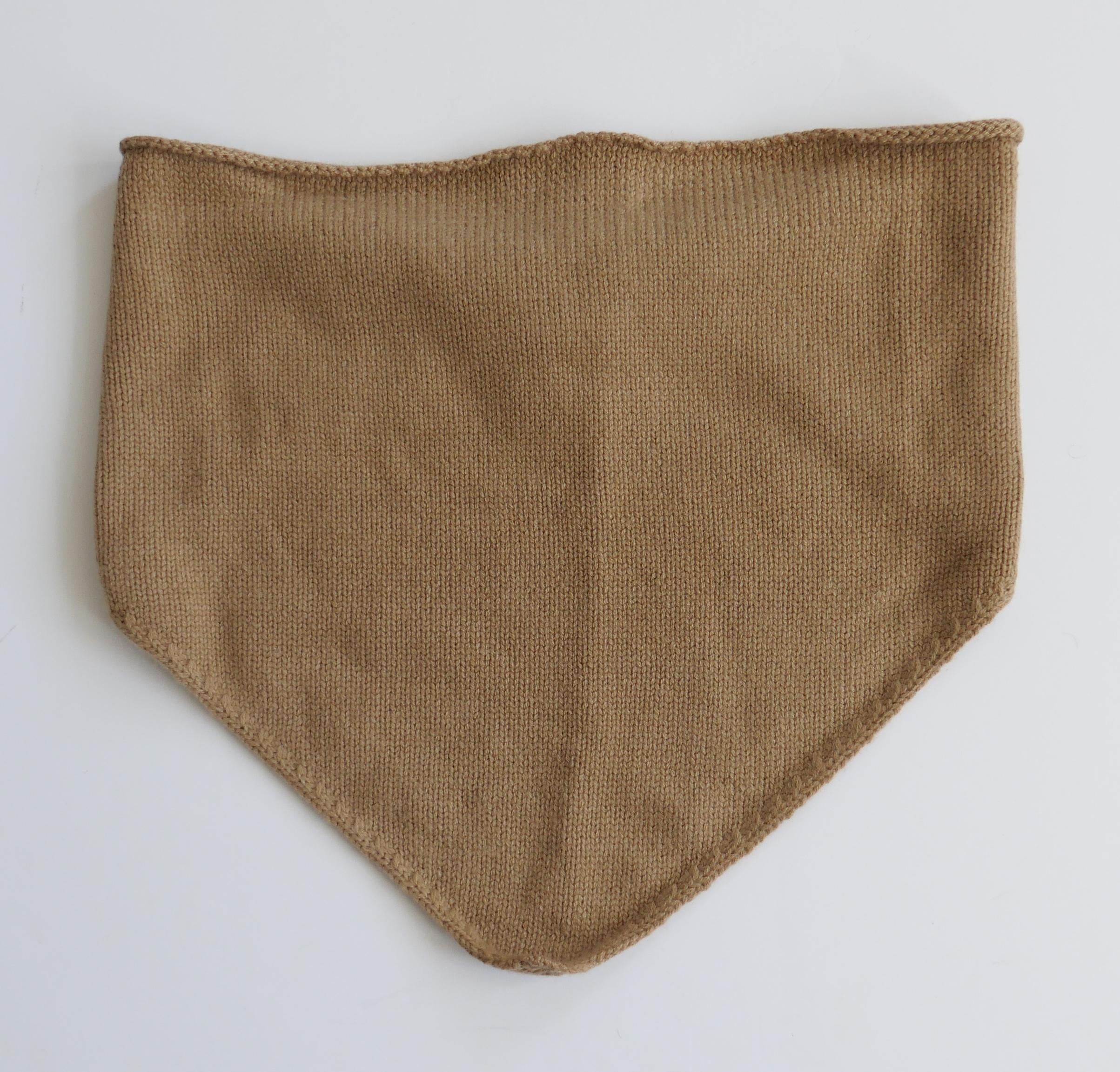 Bufanda triangular de cachemira Yves Salomon NWT en Nuevo estado para la venta en London, GB
