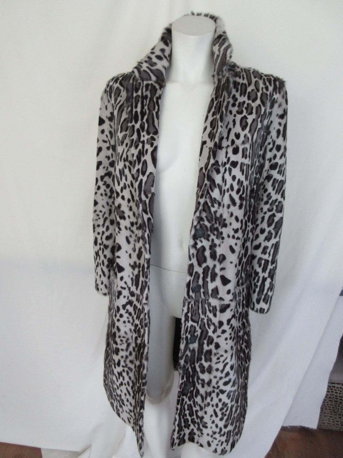 Exclusive Yves Salomon Paris leopard printed naturel goat fur coat

We offer more exclusive fur items, view our front store

Details:
made of soft naturel goat fur and very easy and light to wear
color; black /grey 
2 pockets, 3 press buttons, 
