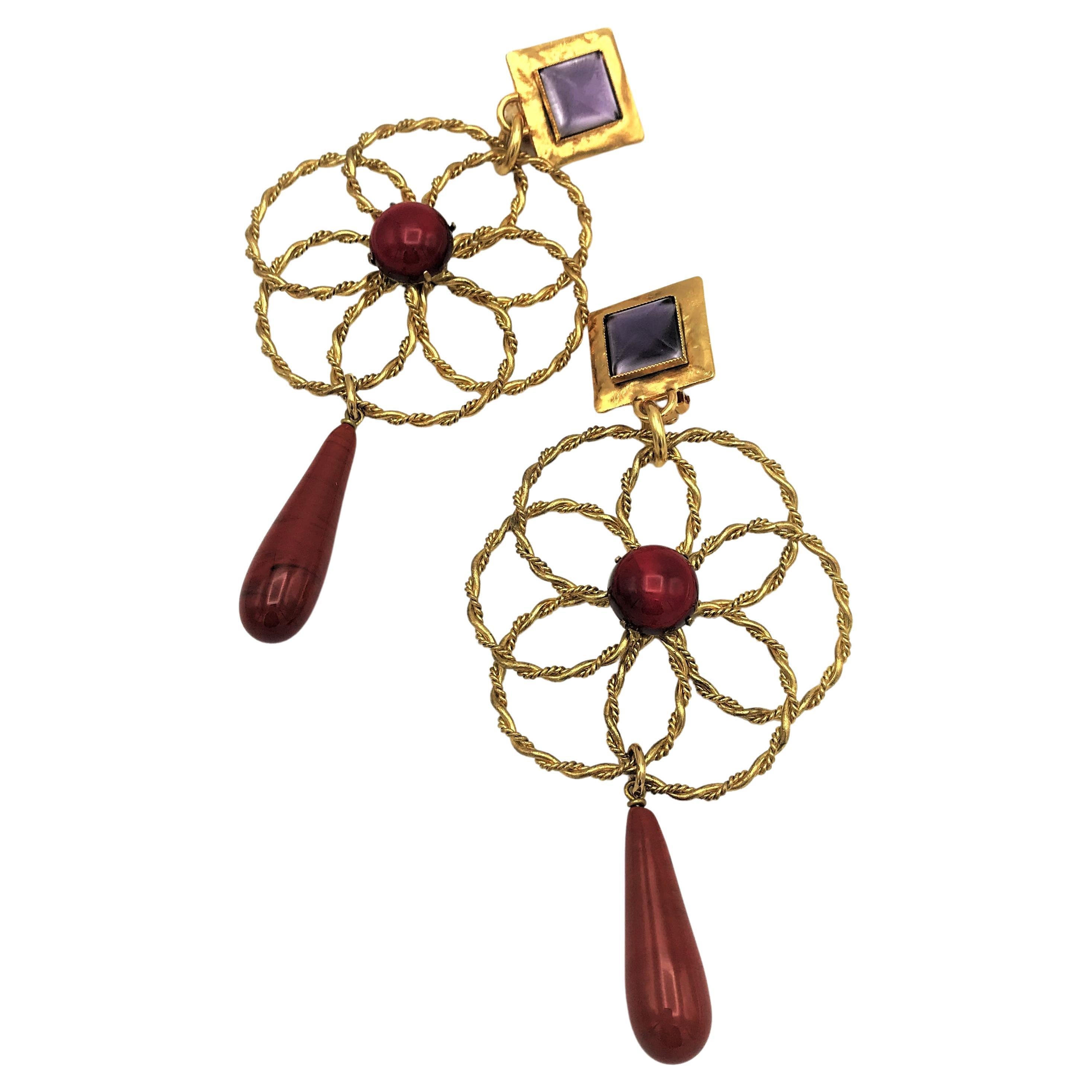 Boucles d'oreilles Yves Sant Laurent conçues par Roger Scemama Paris pour YSL 1980