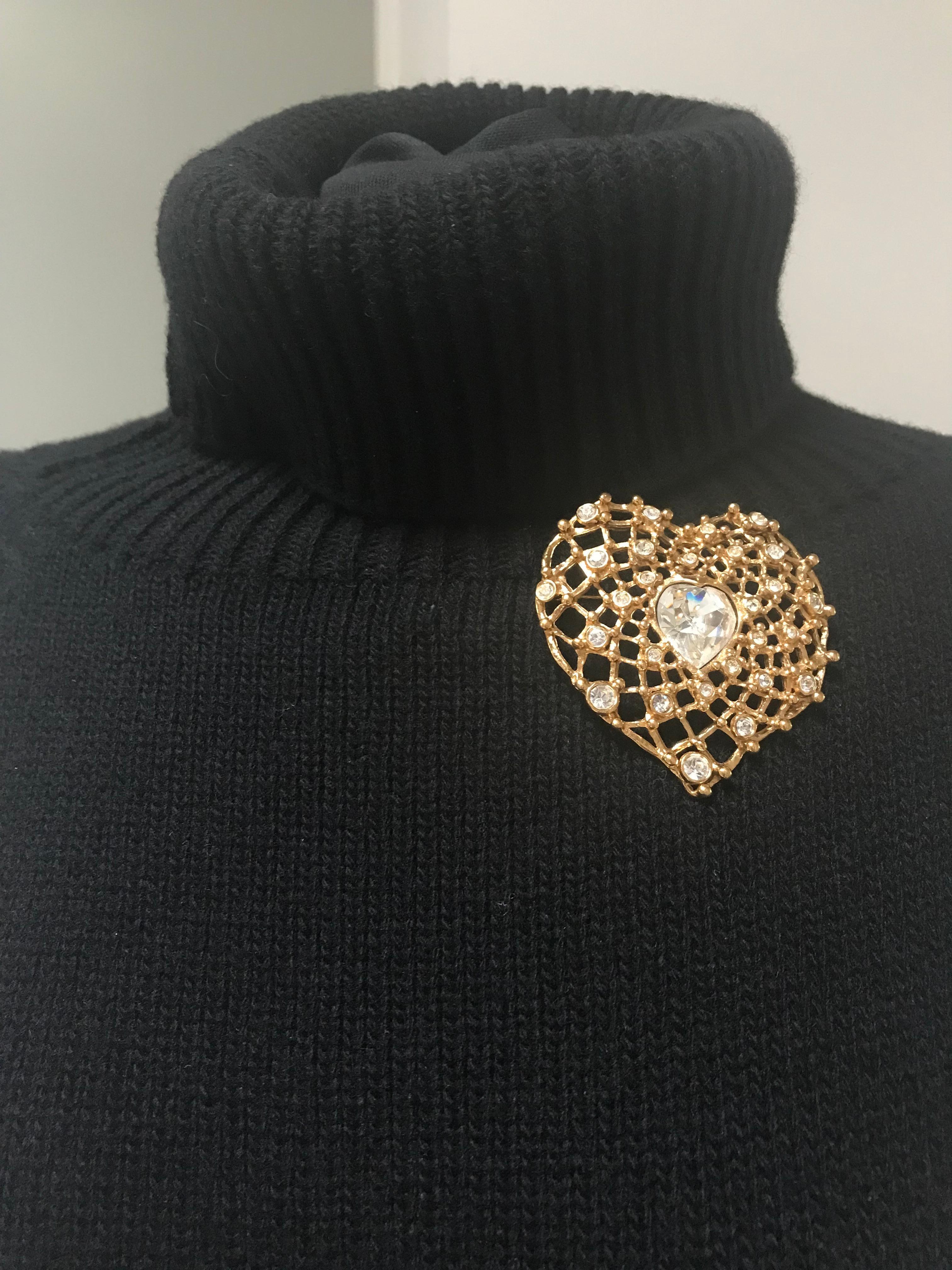 Yves St. Laurent Paris heart brooch with rhinestones gold plated 1980/90s In Excellent Condition In Stuttgart, DE