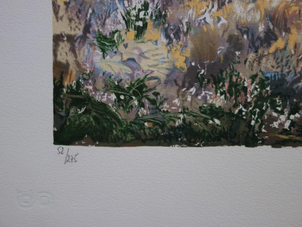 Rosa Schwertlilien in der Nähe des Sees - Handsignierte Original-Lithographie (Grau), Landscape Print, von Yvonne Cheffer Delouis