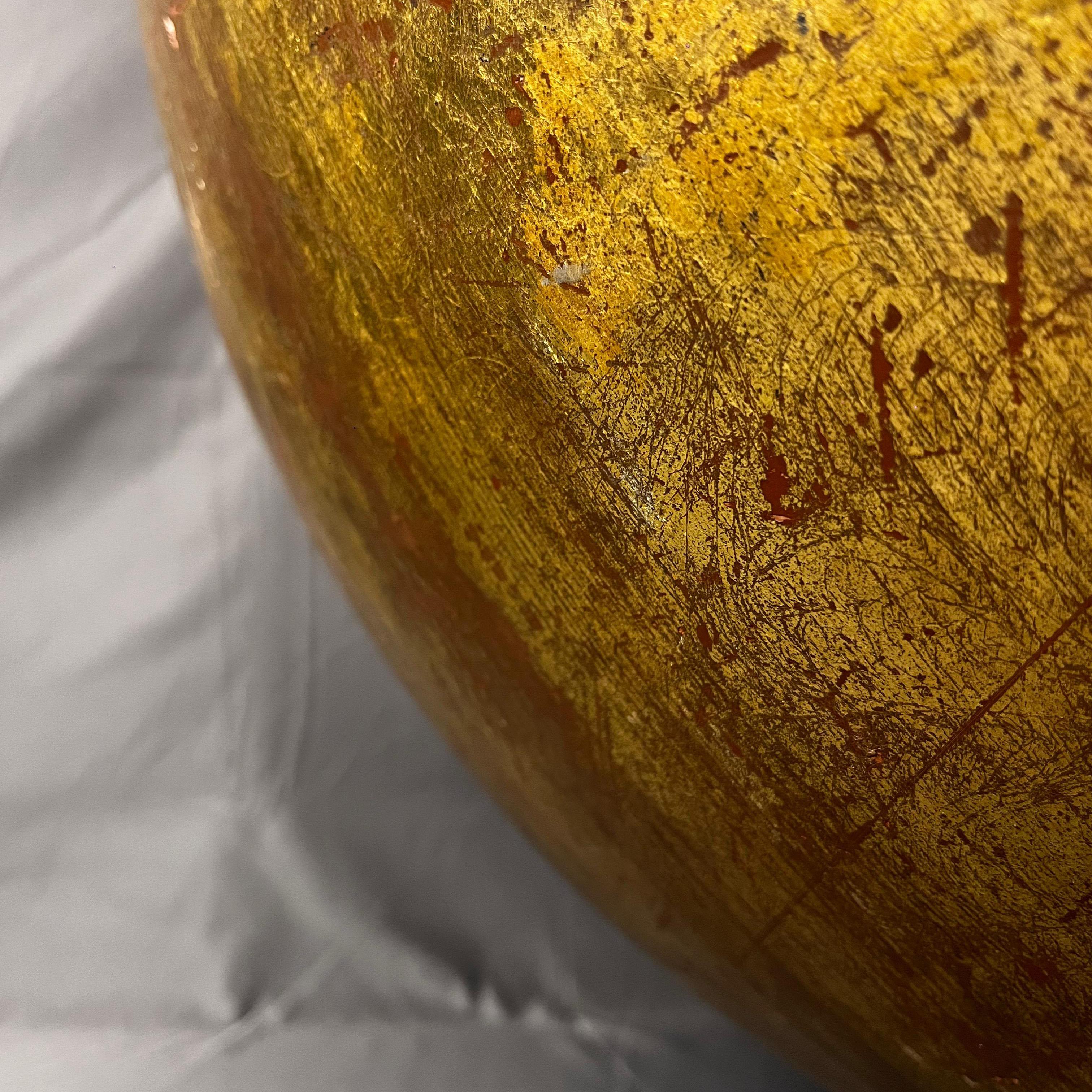 Escultura Esfera de Fibra de Vidrio y Pan de Oro Yvonne Domenge De la Serie 