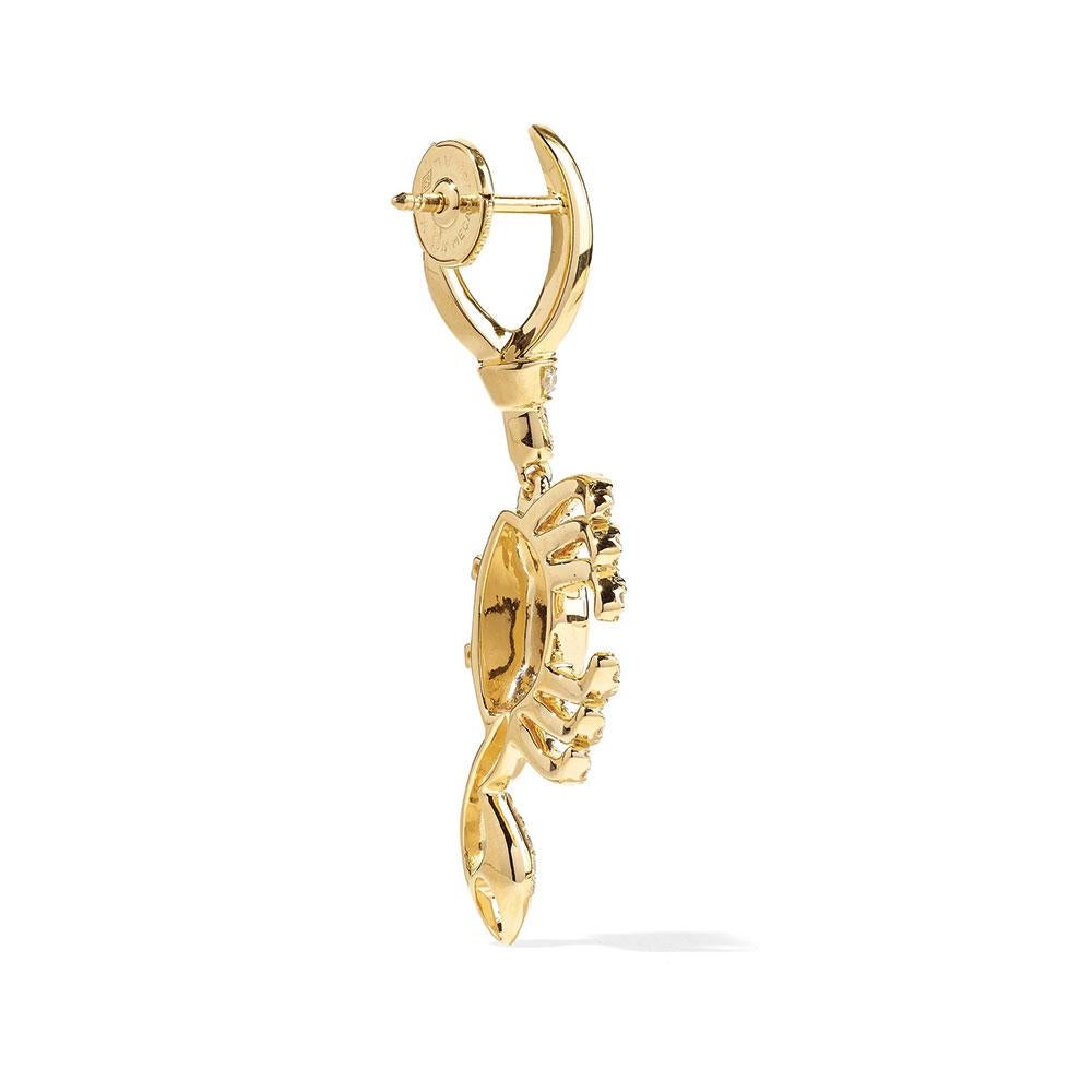 Yvonne Leon's Crab Earring in 18 Karat Yellow Gold, Diamonds, and Tsavorites In New Condition In Paris, FR