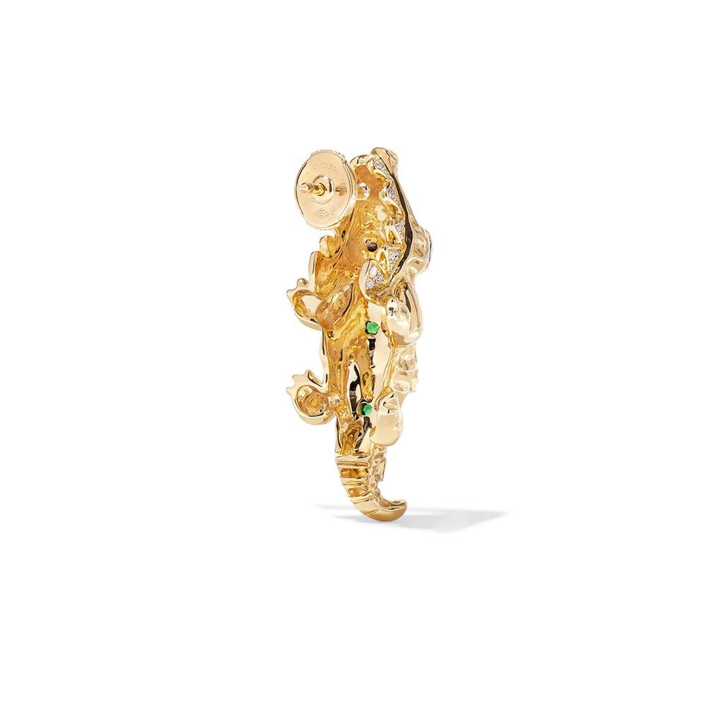 Yvonne Leon's Crocodile Earring in 18 Carat Yellow Gold and Tsavorites In New Condition For Sale In Paris, FR