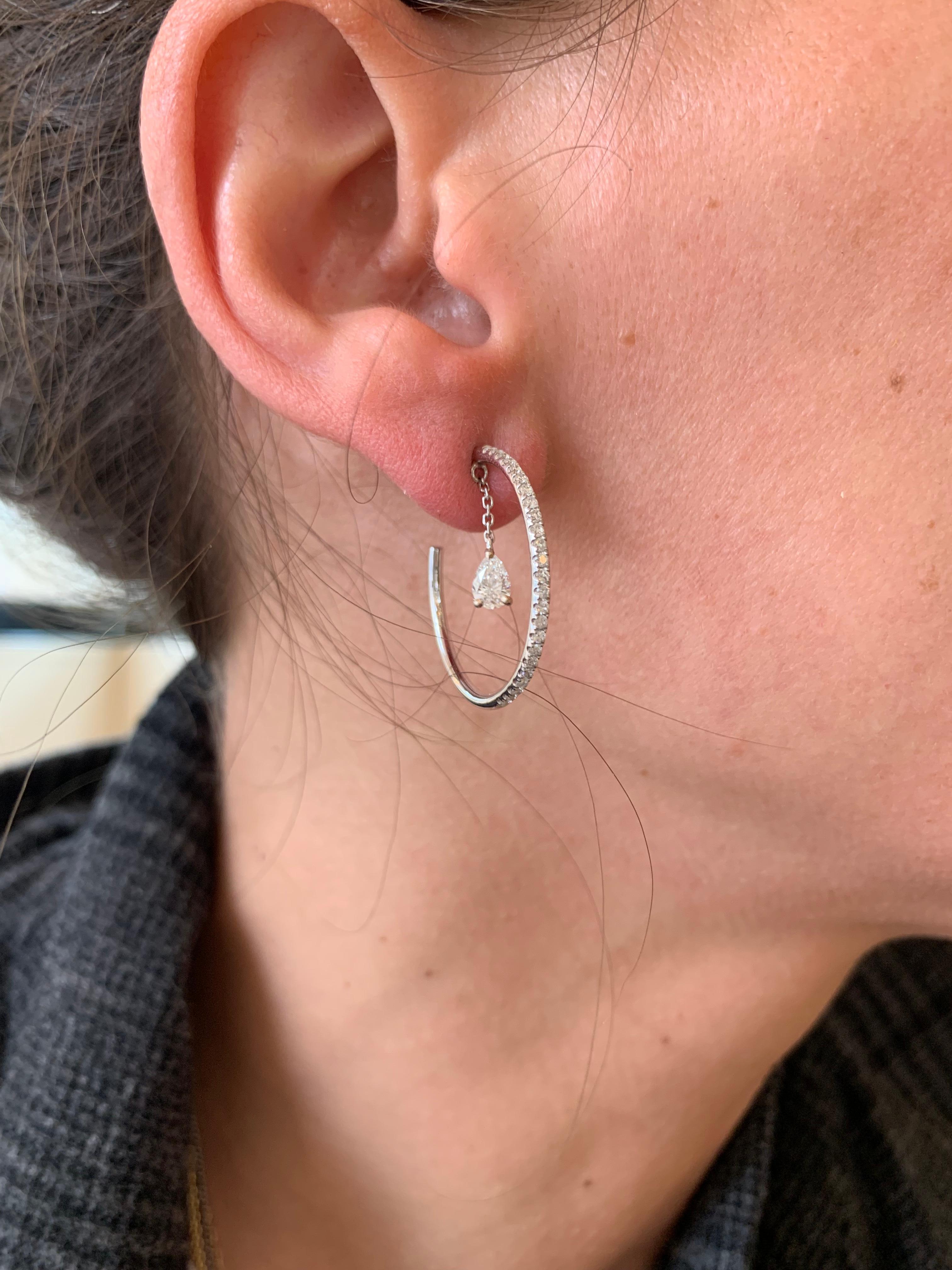 Yvonne Leon's Earring Dangle Hoop in 18 Karat White Gold with Diamonds In New Condition In Paris, FR