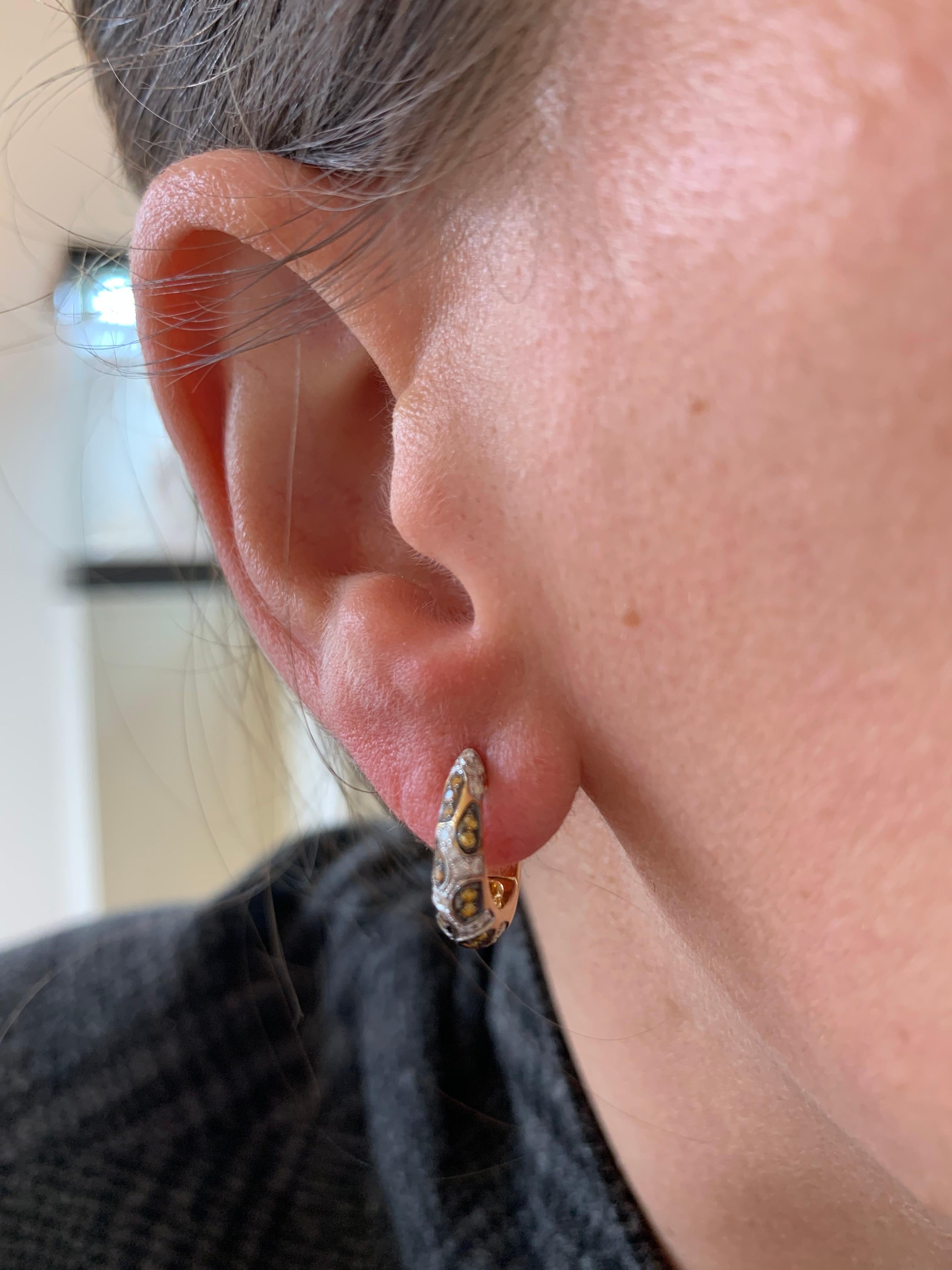 Earring in 18K yellow Gold Leopard Print 2,5gr approx.
Grey Diamonds 0,20ct approx.
Citrines 0,03ct approx.
Single Earring sold By Unit
