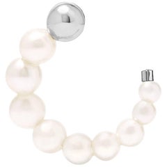 Boucles d'oreilles Yvonne Leon en or blanc 18 carats, perles et diamants
