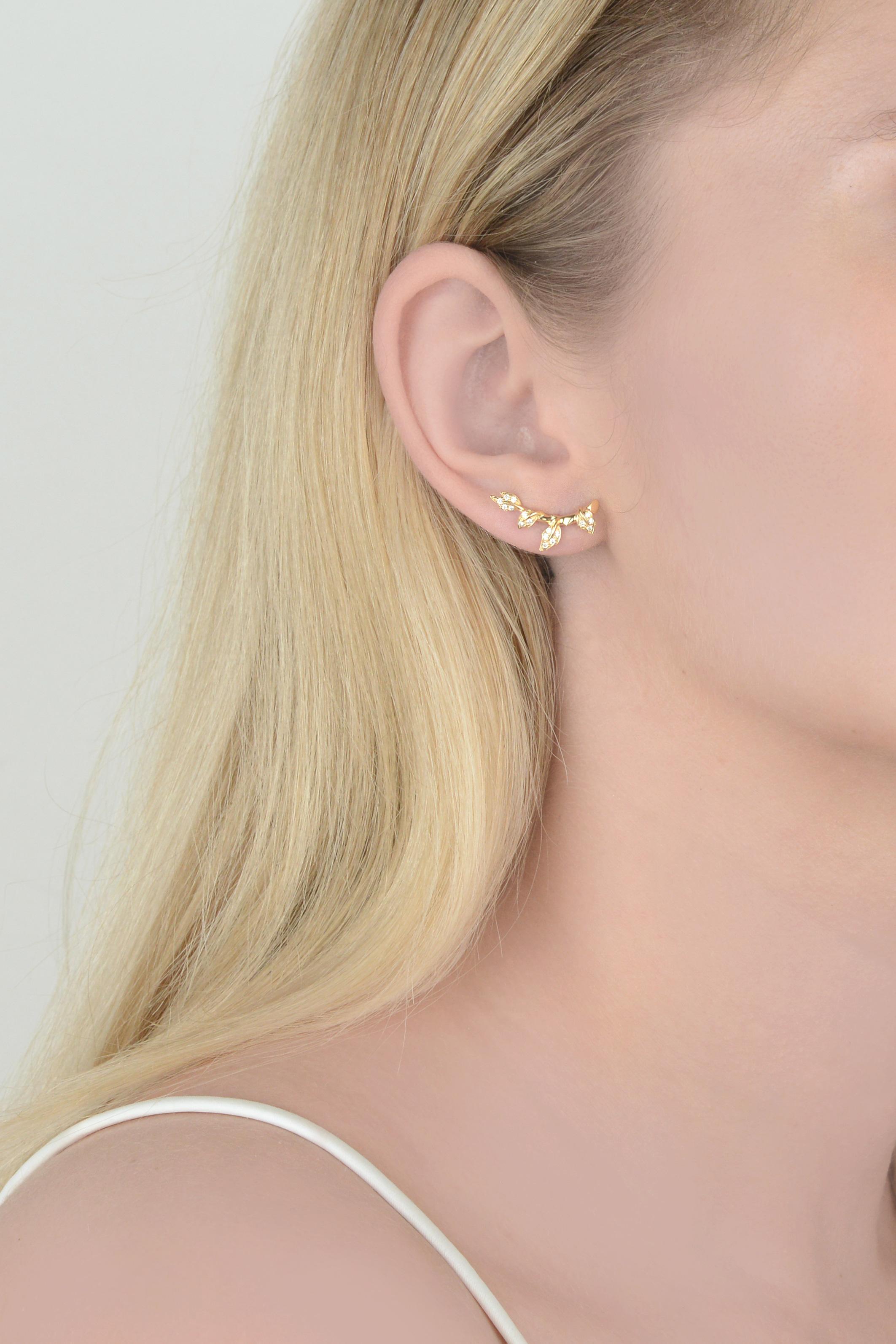 Women's or Men's Yvonne Leon's Liane Stud Earring in 18 Carat Yellow Gold and Diamonds