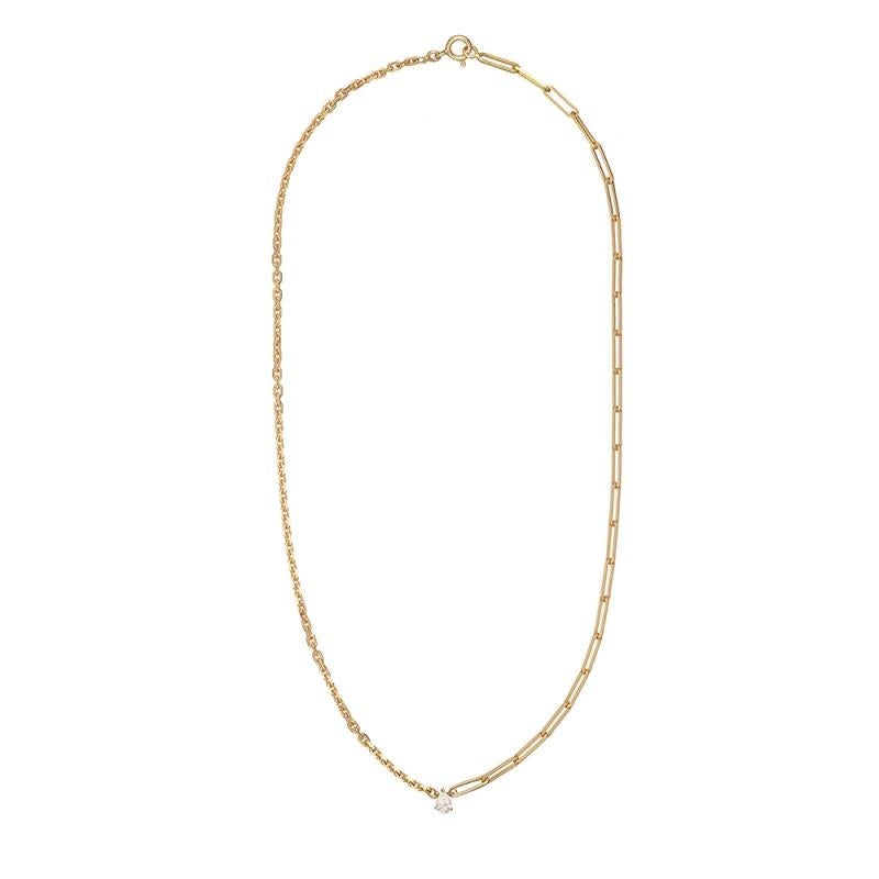 Necklace in Yellow Gold 18 carats 8,3gr approx.
Pear Cut Diamond 0,25 carats Approx.
Total Length 42cm
