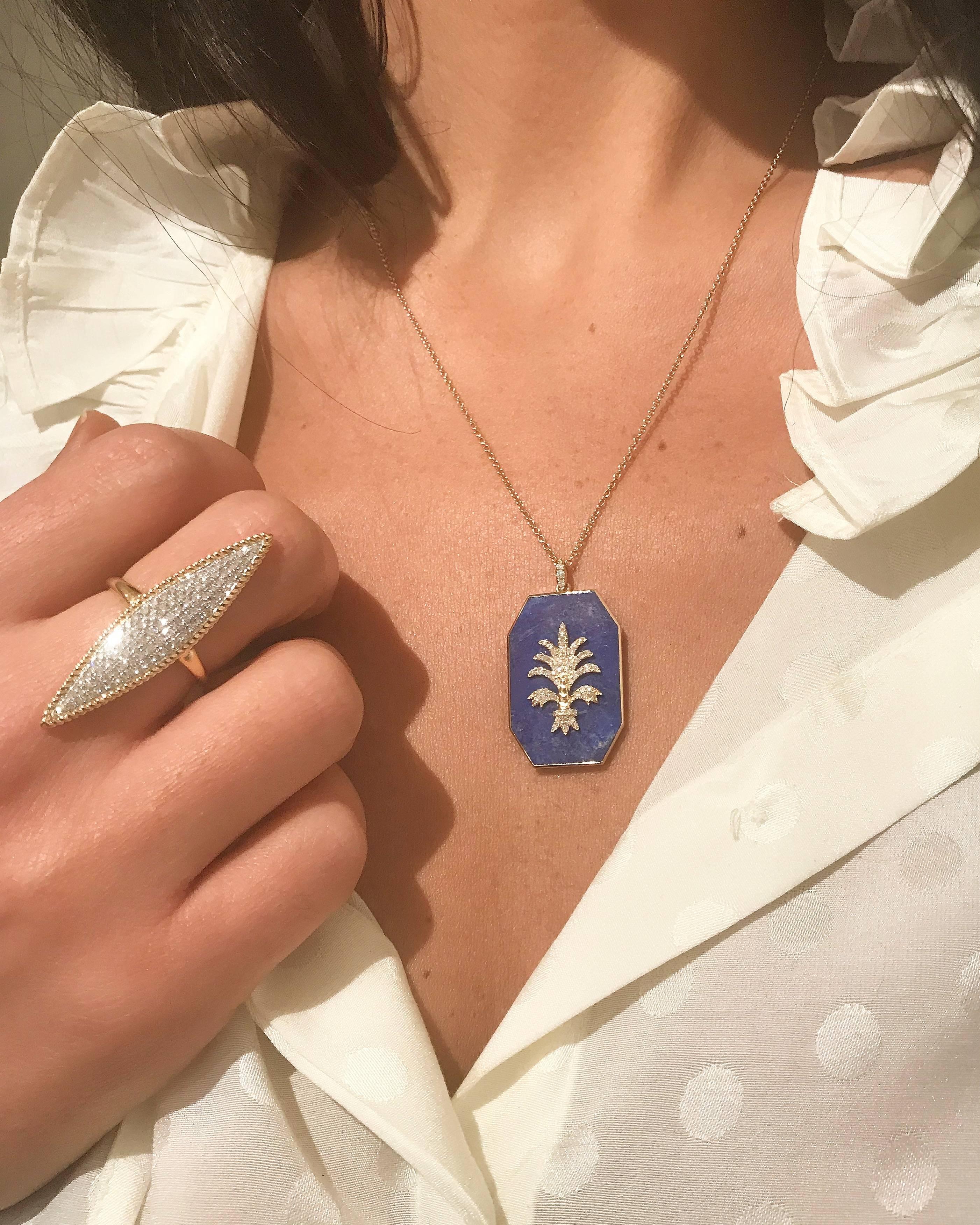 Yvonne Leon's Necklace in 18 carats Yellow gold with Lapiz lazuli and Diamonds In New Condition In Paris, FR
