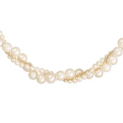 Yvonne Leon's Necklace in 18 Karat Yellow Gold Twisted Pearls and Chain